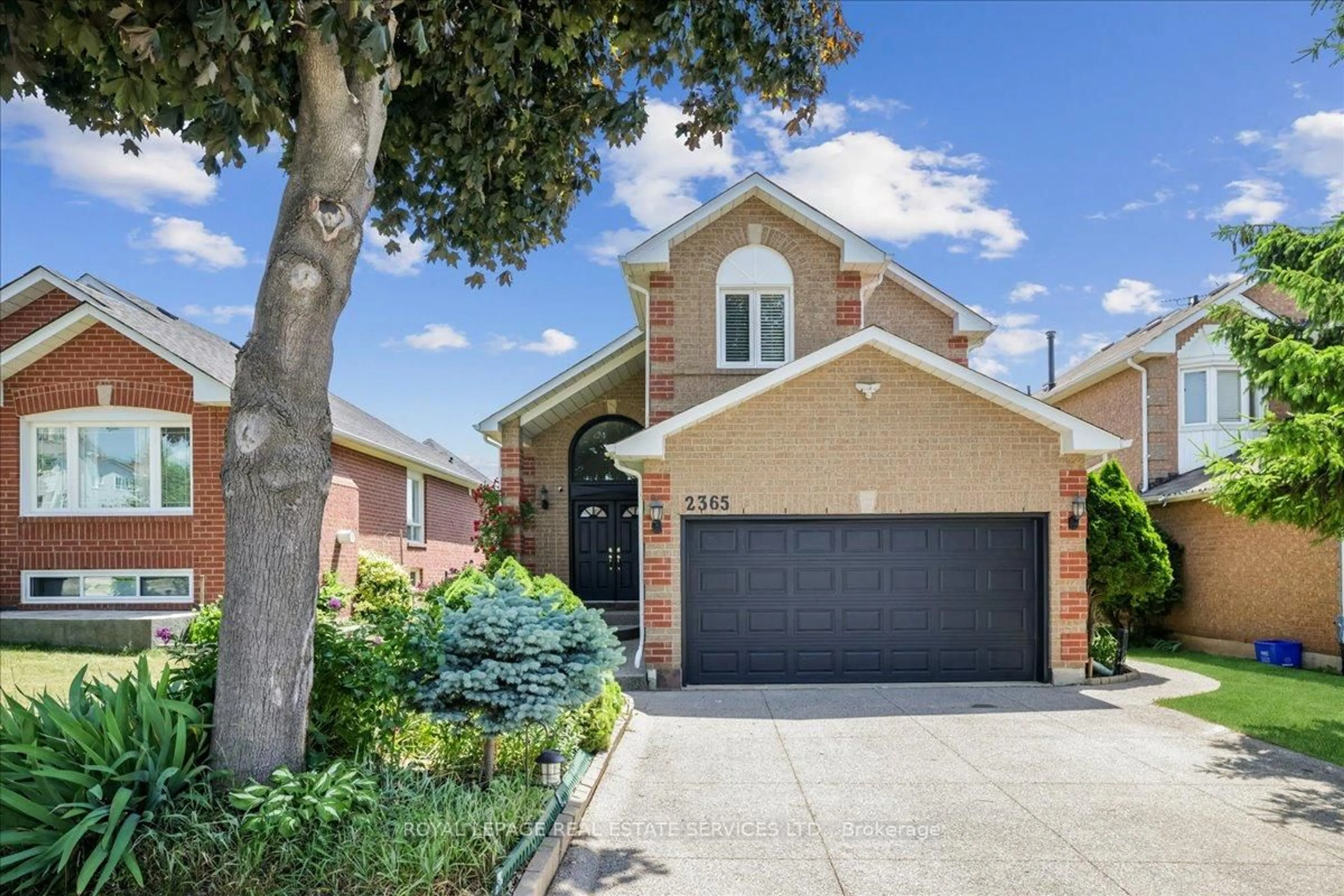 Home with brick exterior material, street for 2365 Grand Ravine Dr, Oakville Ontario L6H 6A8