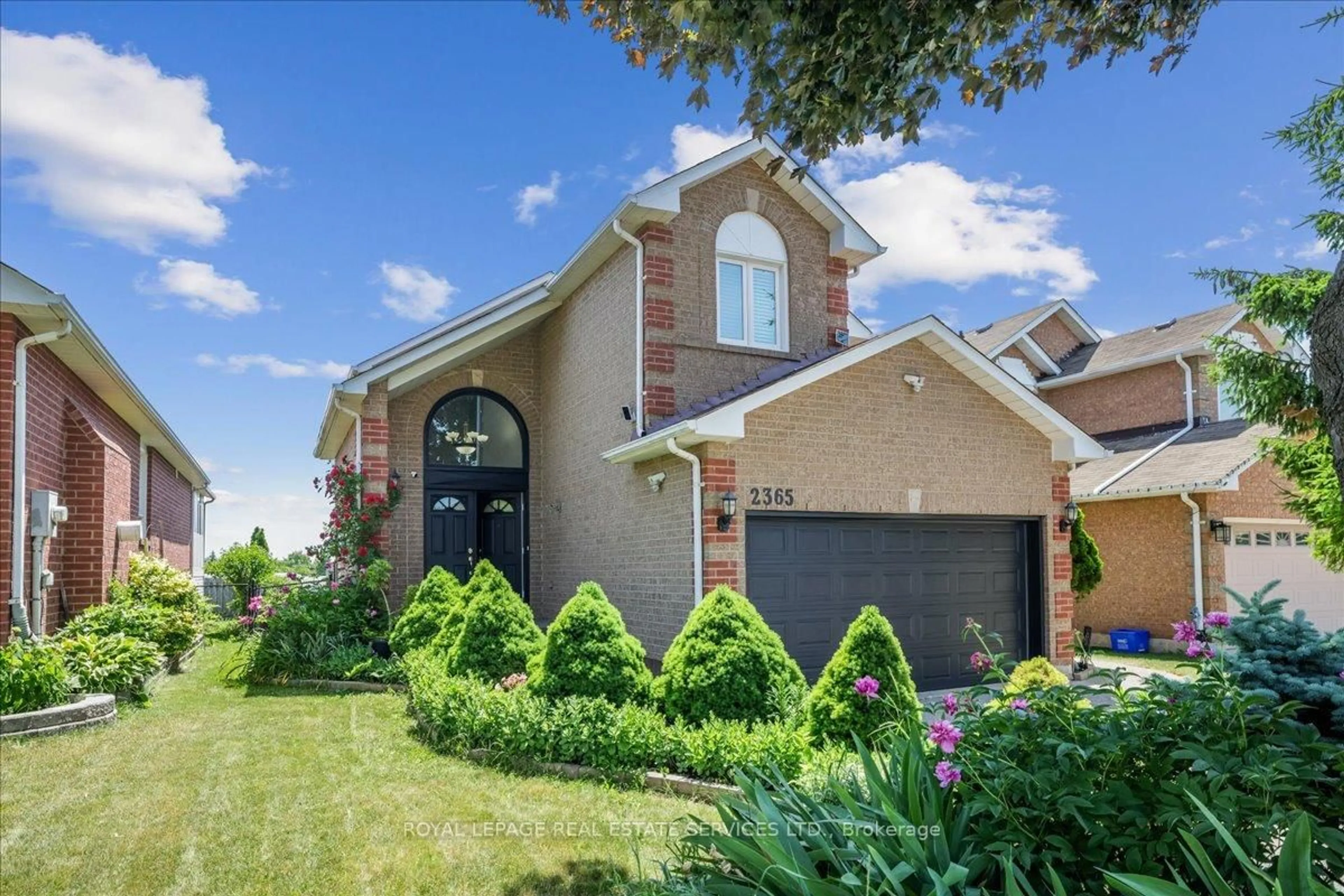 Home with brick exterior material, street for 2365 Grand Ravine Dr, Oakville Ontario L6H 6A8