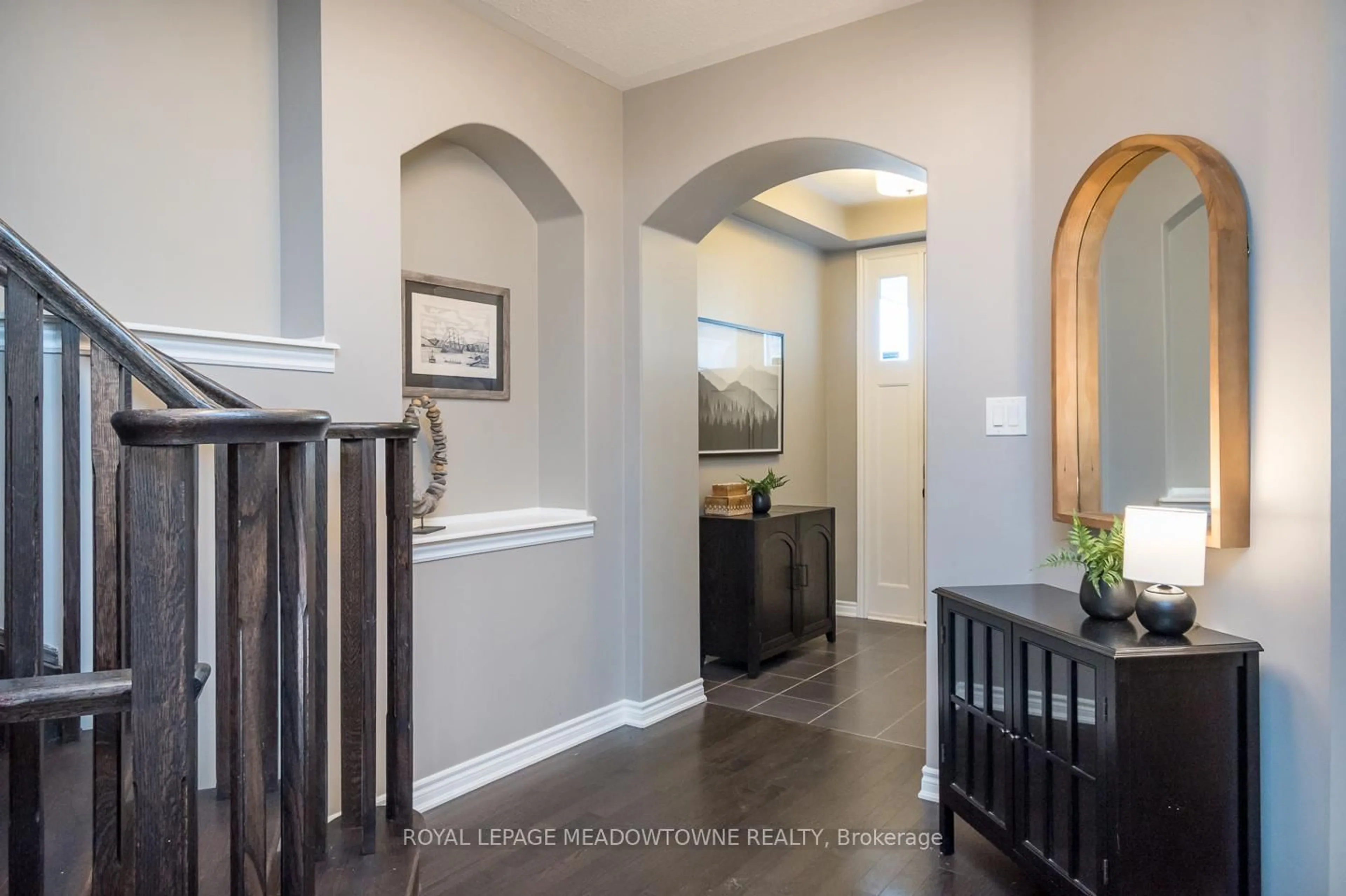 Indoor entryway for 485 Pringle Ave #20, Milton Ontario L9T 8A9