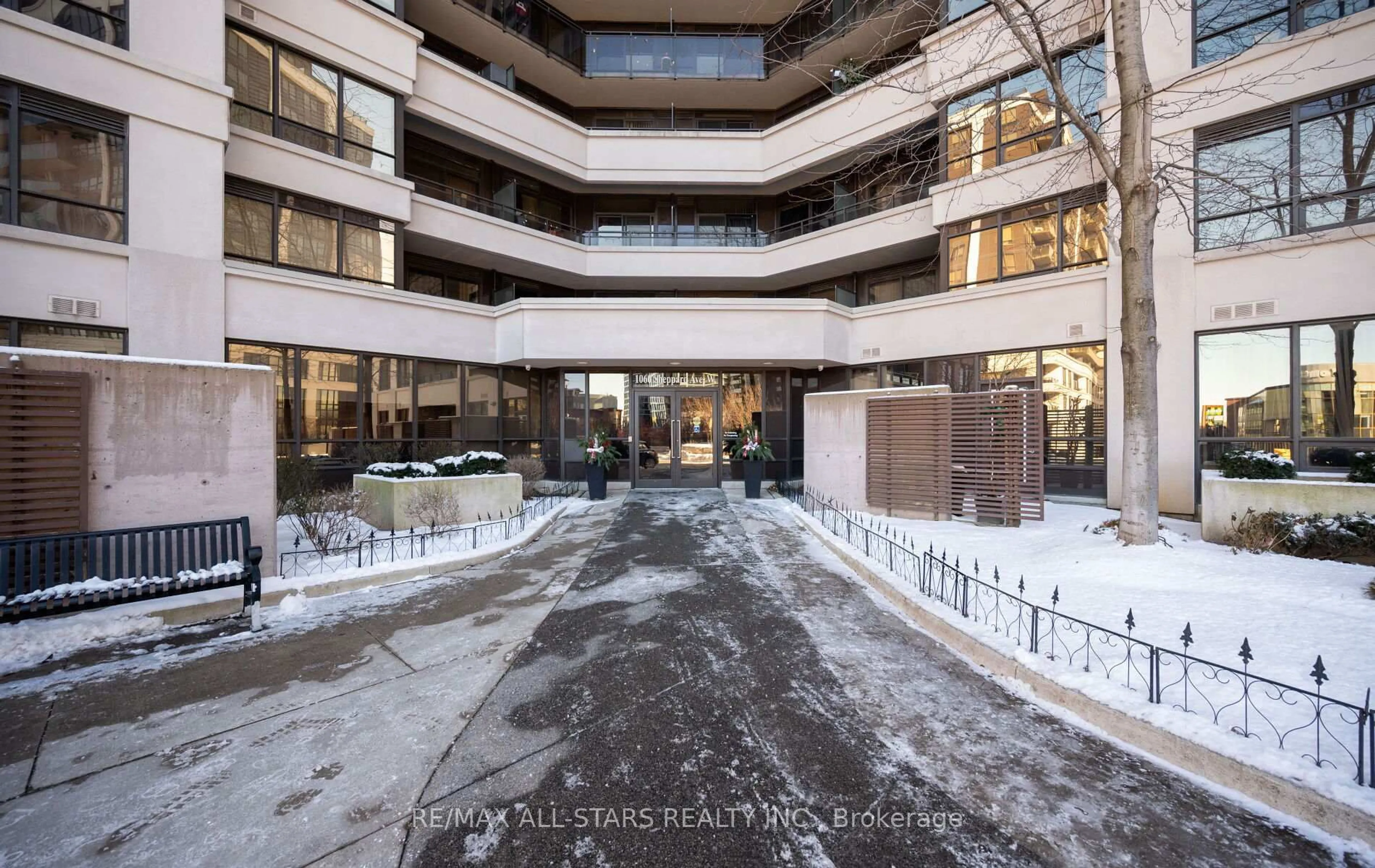 Indoor foyer for 1060 Sheppard Ave #703, Toronto Ontario M3J 0G7