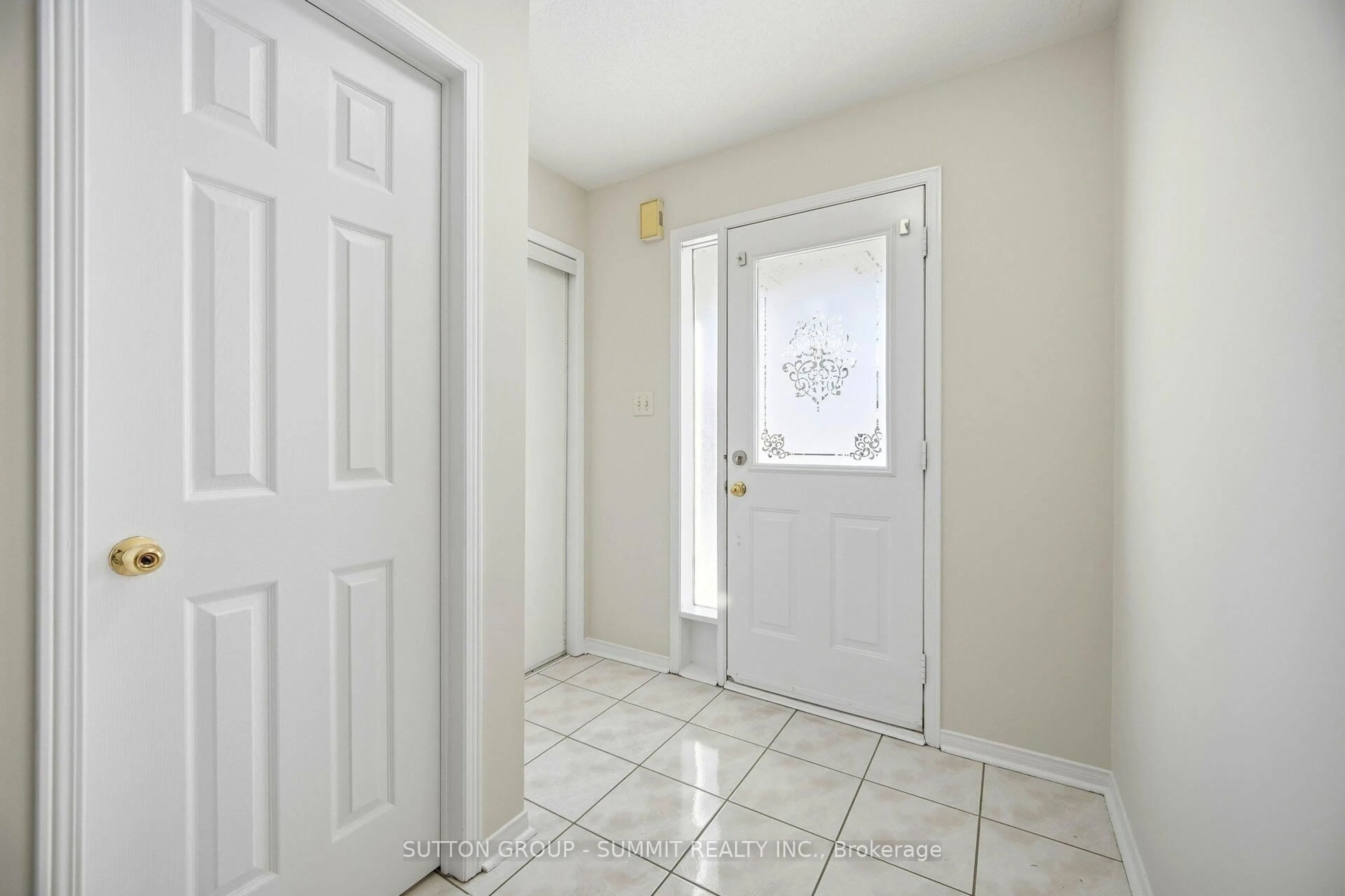 Indoor entryway for 91 Woodhaven Dr, Brampton Ontario L7A 1Y8