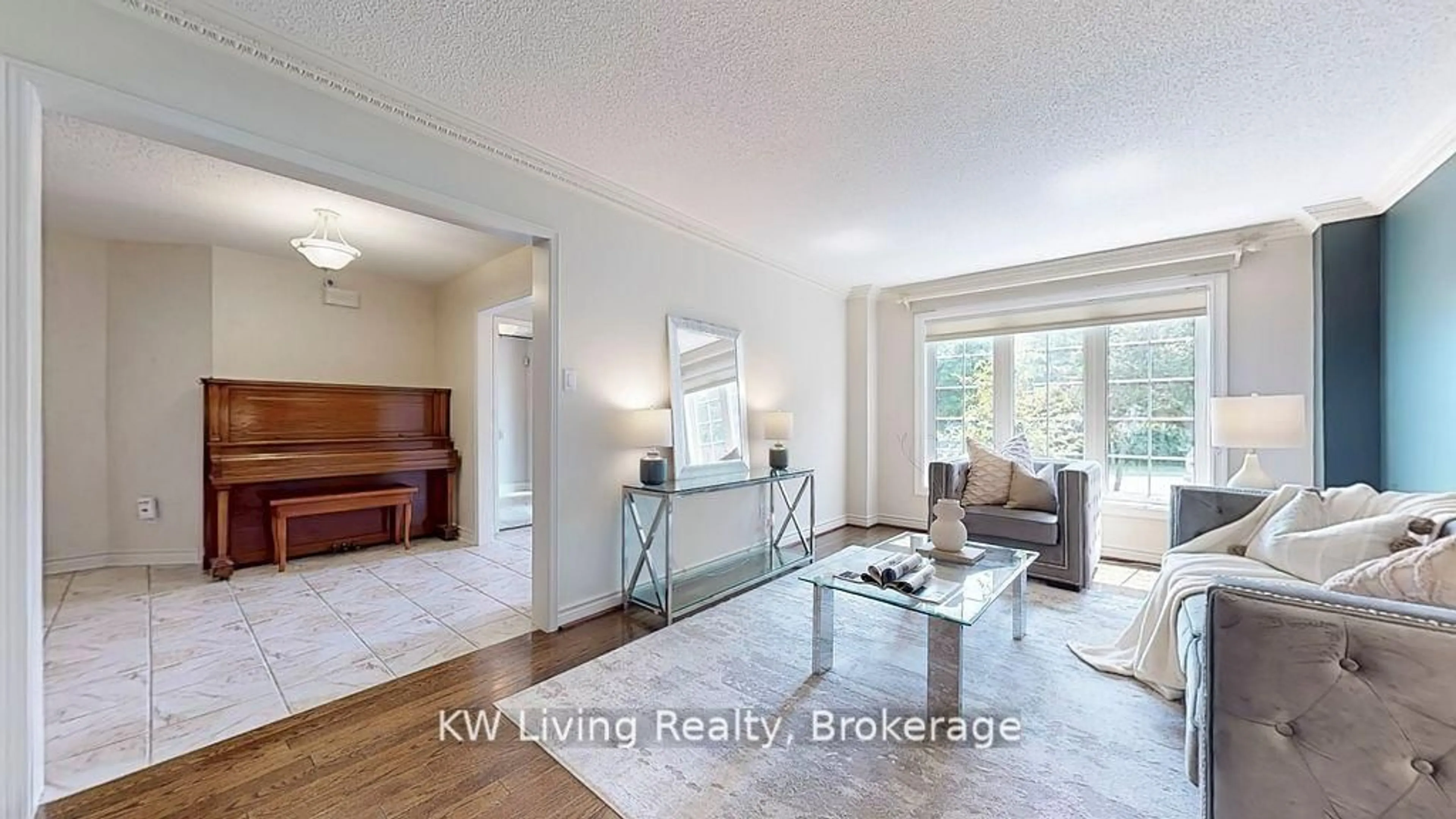 Living room with furniture, wood/laminate floor for 1997 Sandown Rd, Mississauga Ontario L5M 2Z5