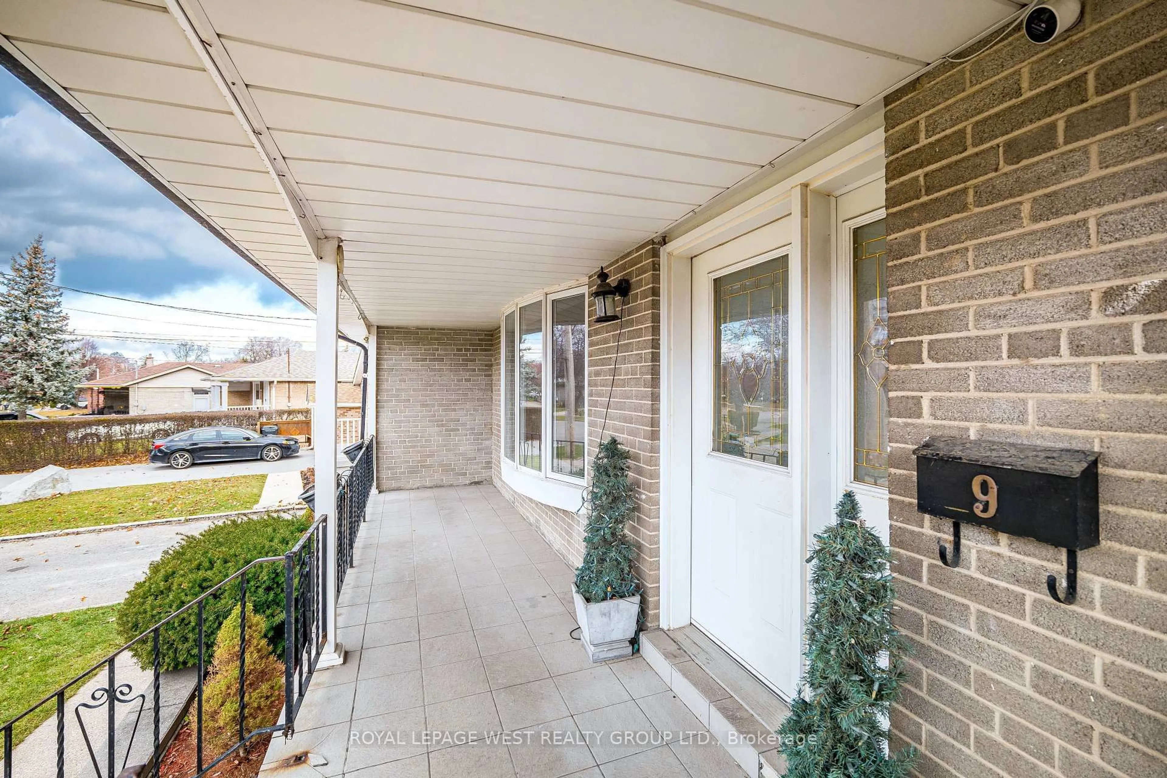 Unknown for 9 Rosefair Cres, Toronto Ontario M9W 3B1