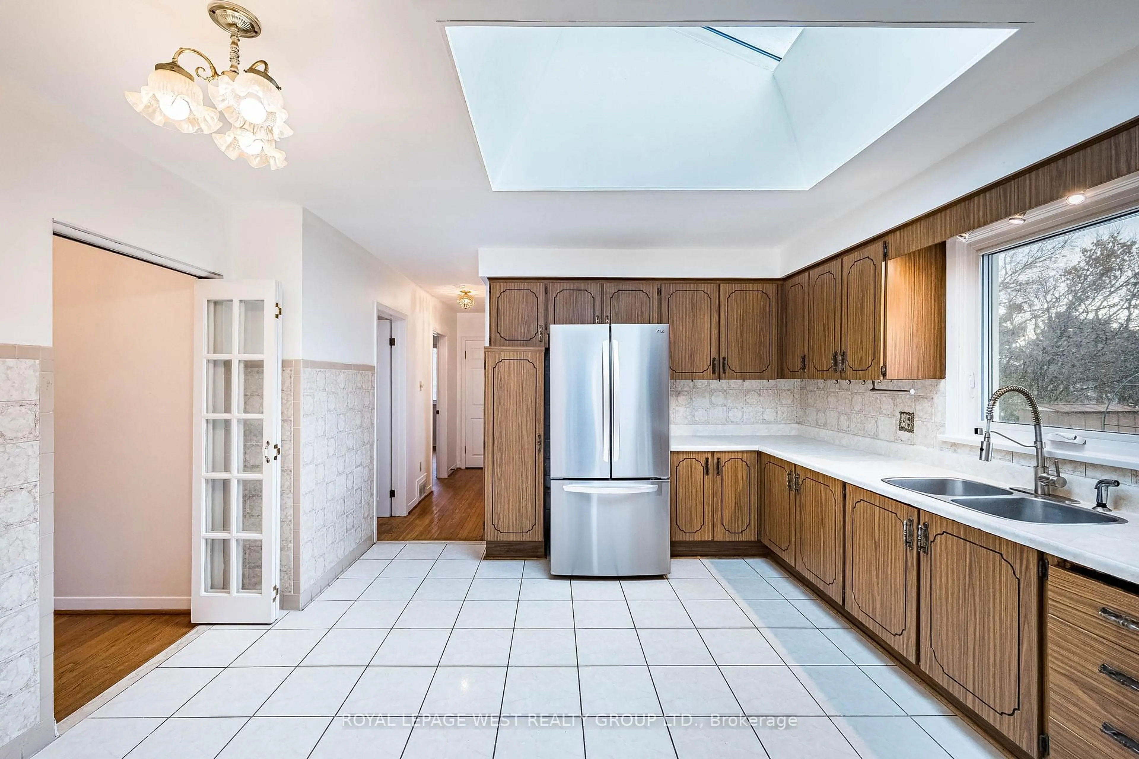 Unknown for 9 Rosefair Cres, Toronto Ontario M9W 3B1