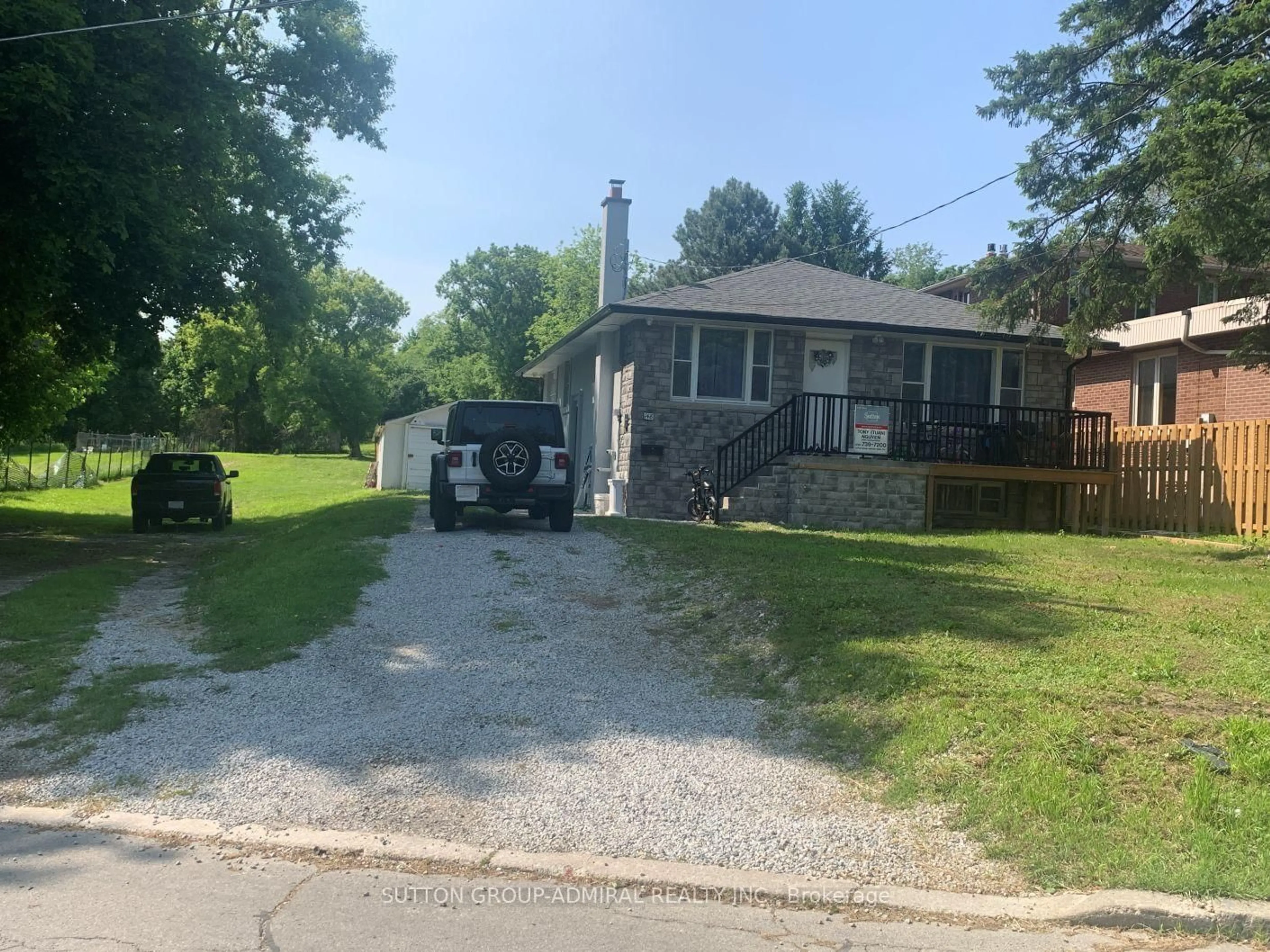 A pic from outside/outdoor area/front of a property/back of a property/a pic from drone, street for 148 ROWNTREE MILL Rd, Toronto Ontario M9L 1C9