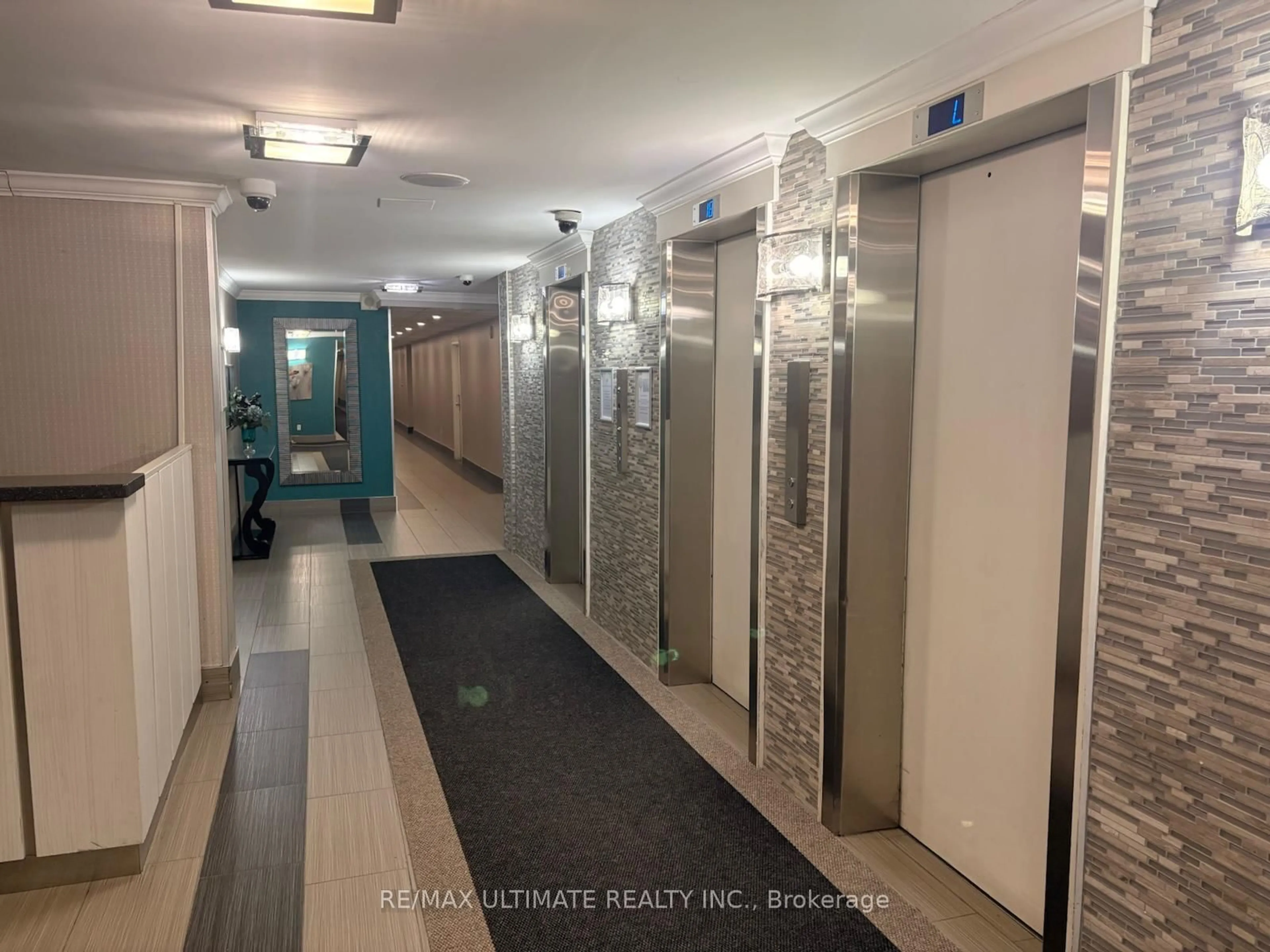 Indoor foyer for 15 Kensington Rd #710, Brampton Ontario L6T 3W2