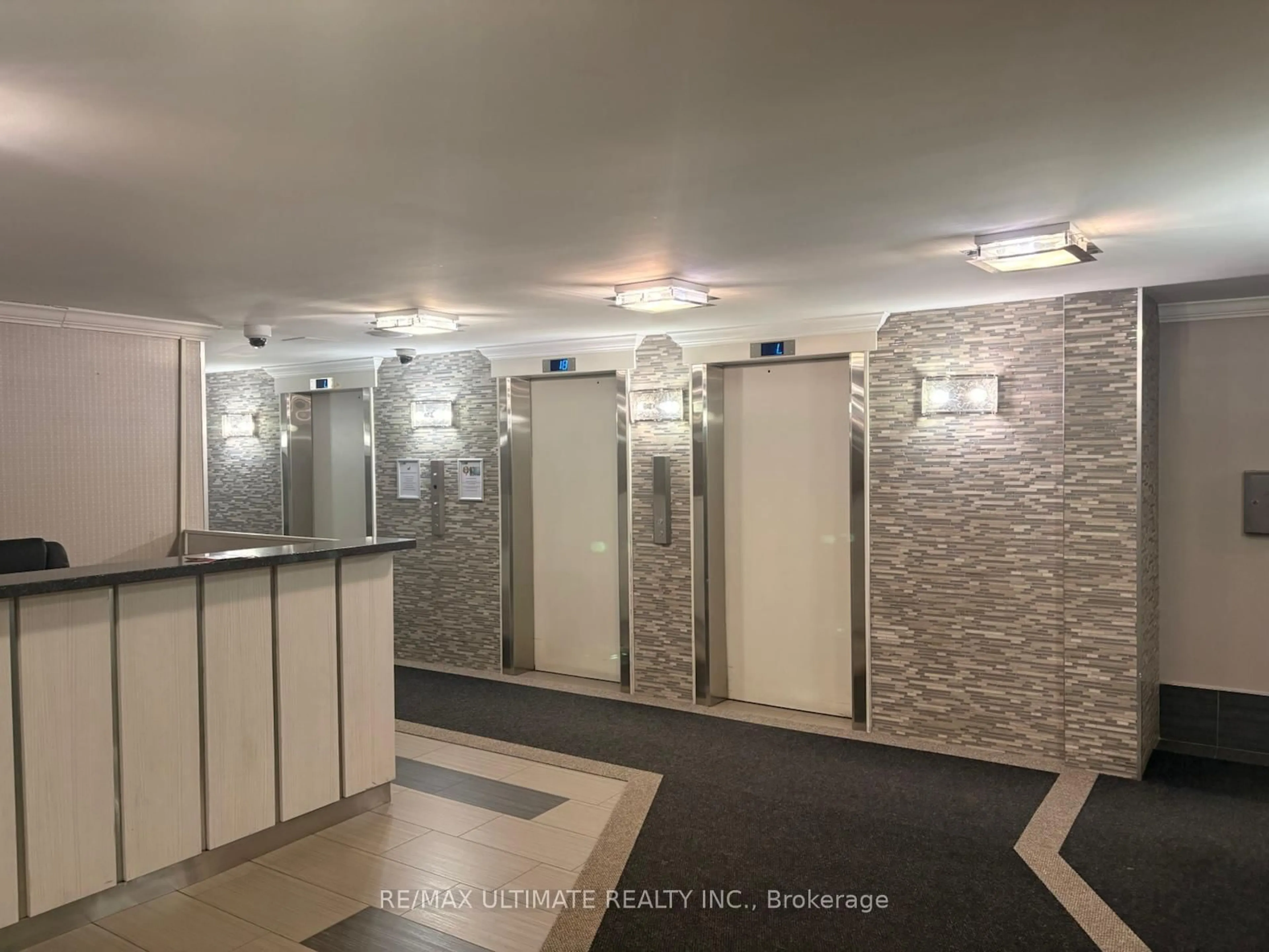 Indoor foyer for 15 Kensington Rd #710, Brampton Ontario L6T 3W2