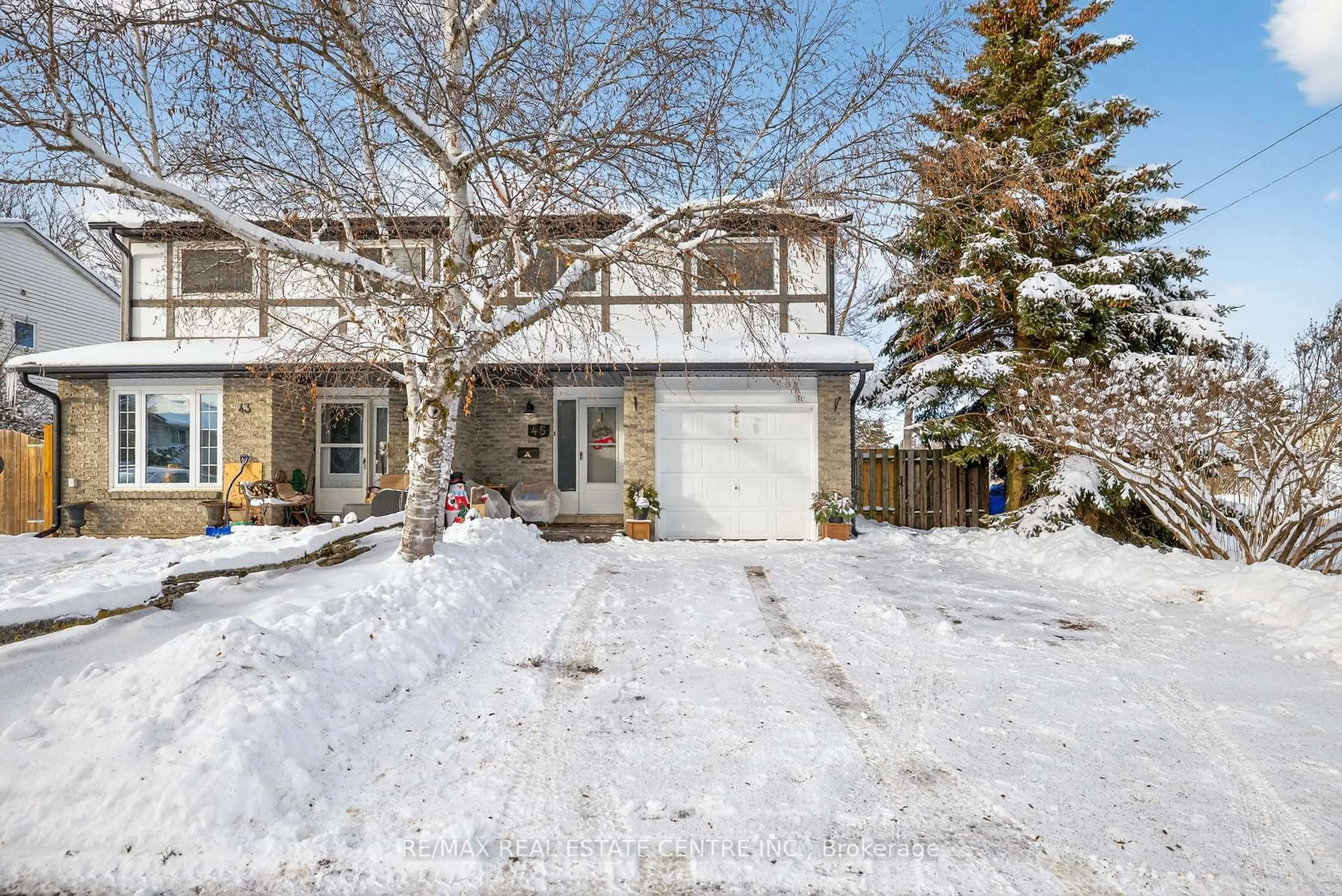 A pic from outside/outdoor area/front of a property/back of a property/a pic from drone, street for 45 Fourth Ave, Orangeville Ontario L9W 3S7