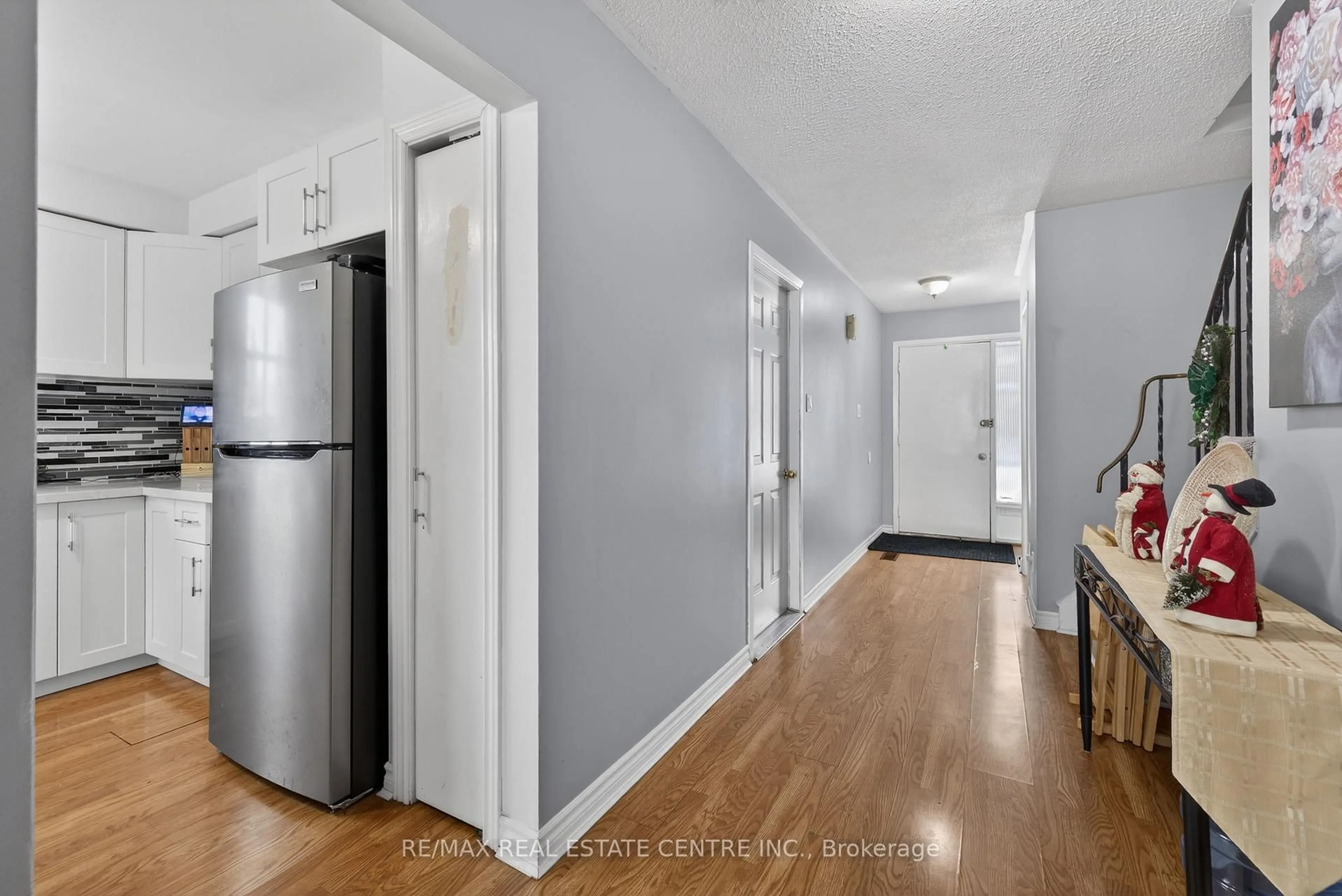 Indoor entryway for 45 Fourth Ave, Orangeville Ontario L9W 3S7