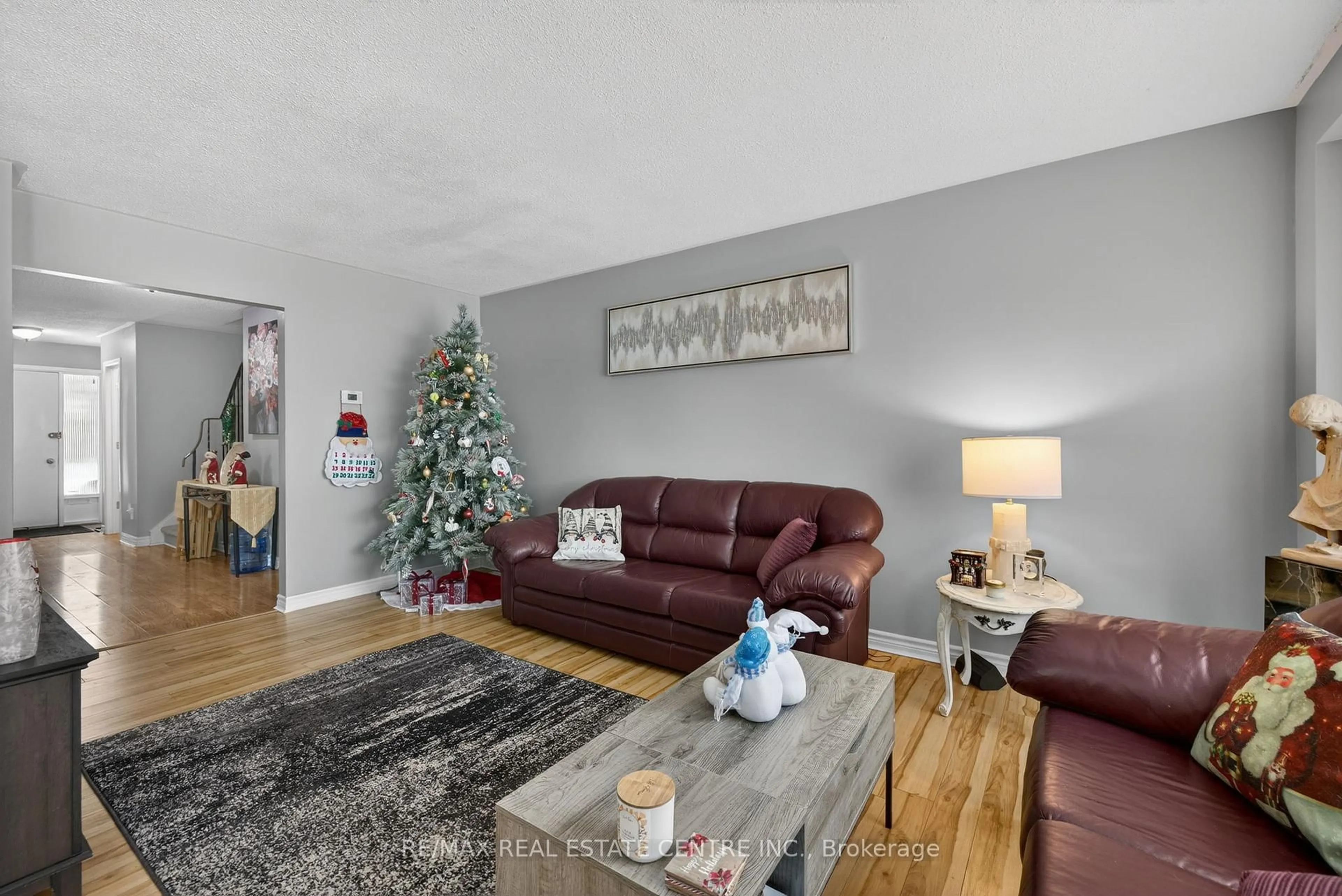 Living room with furniture, unknown for 45 Fourth Ave, Orangeville Ontario L9W 3S7