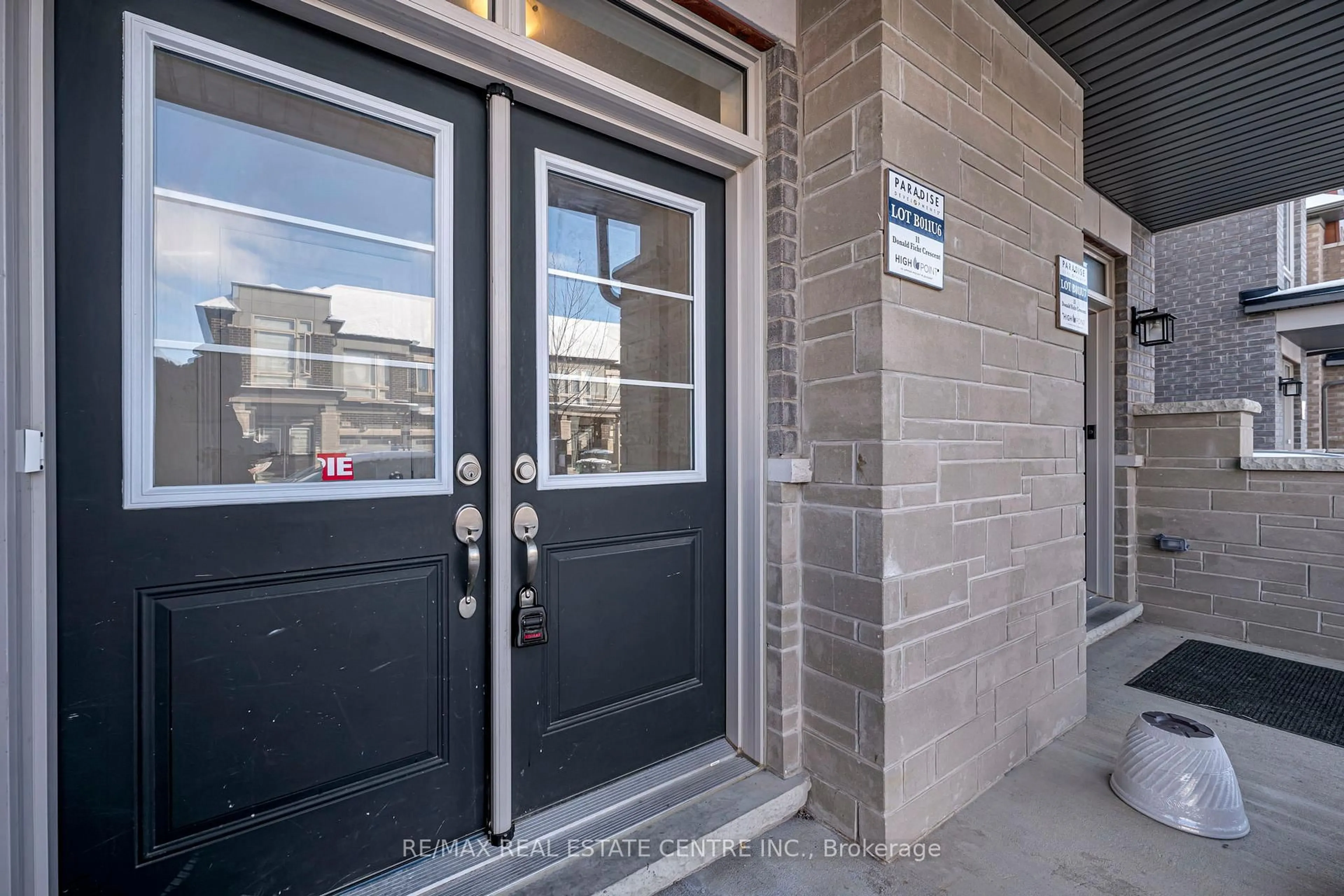 Indoor entryway for 11 Donald Ficht Cres, Brampton Ontario L7A 5H8