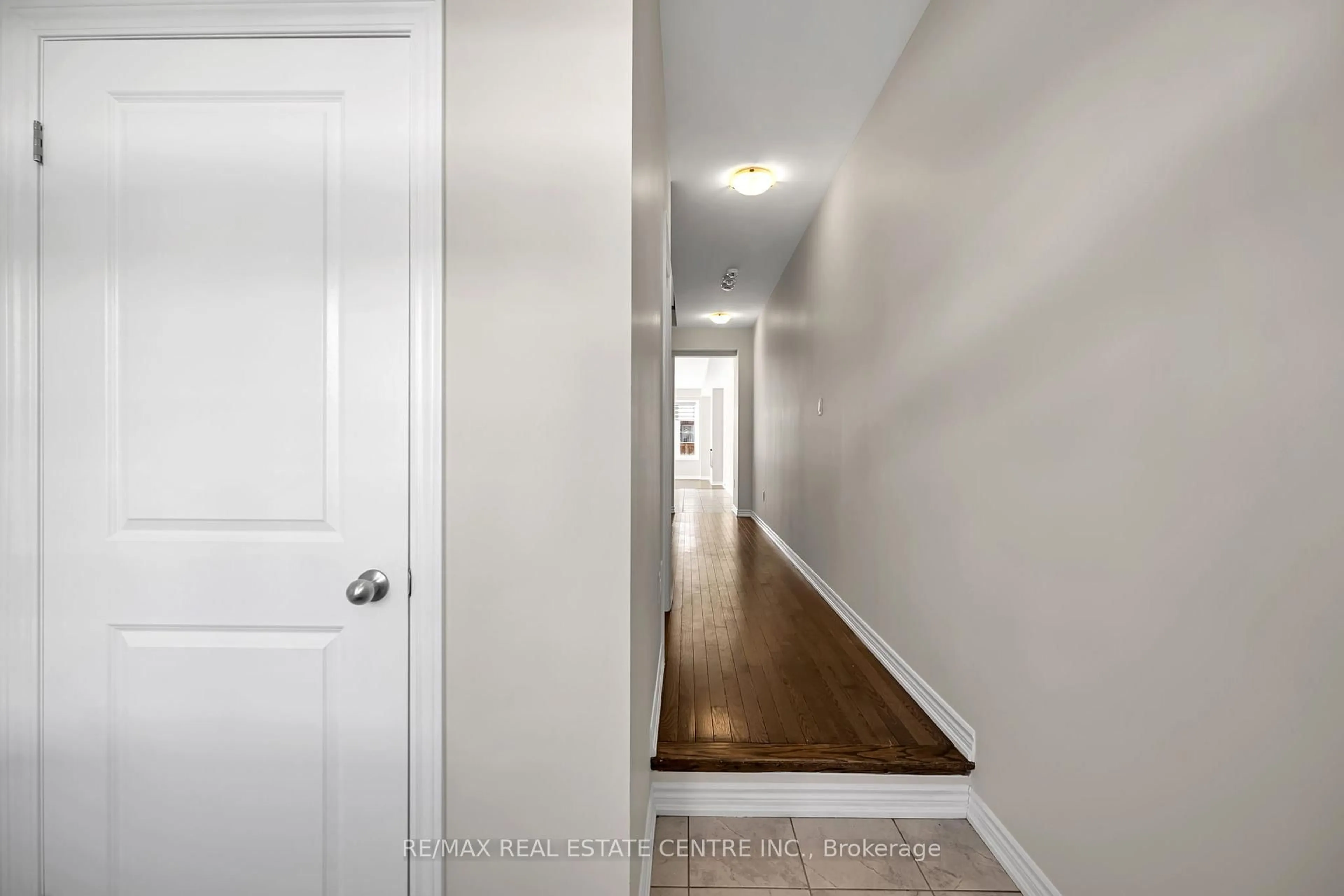 Indoor entryway for 11 Donald Ficht Cres, Brampton Ontario L7A 5H8