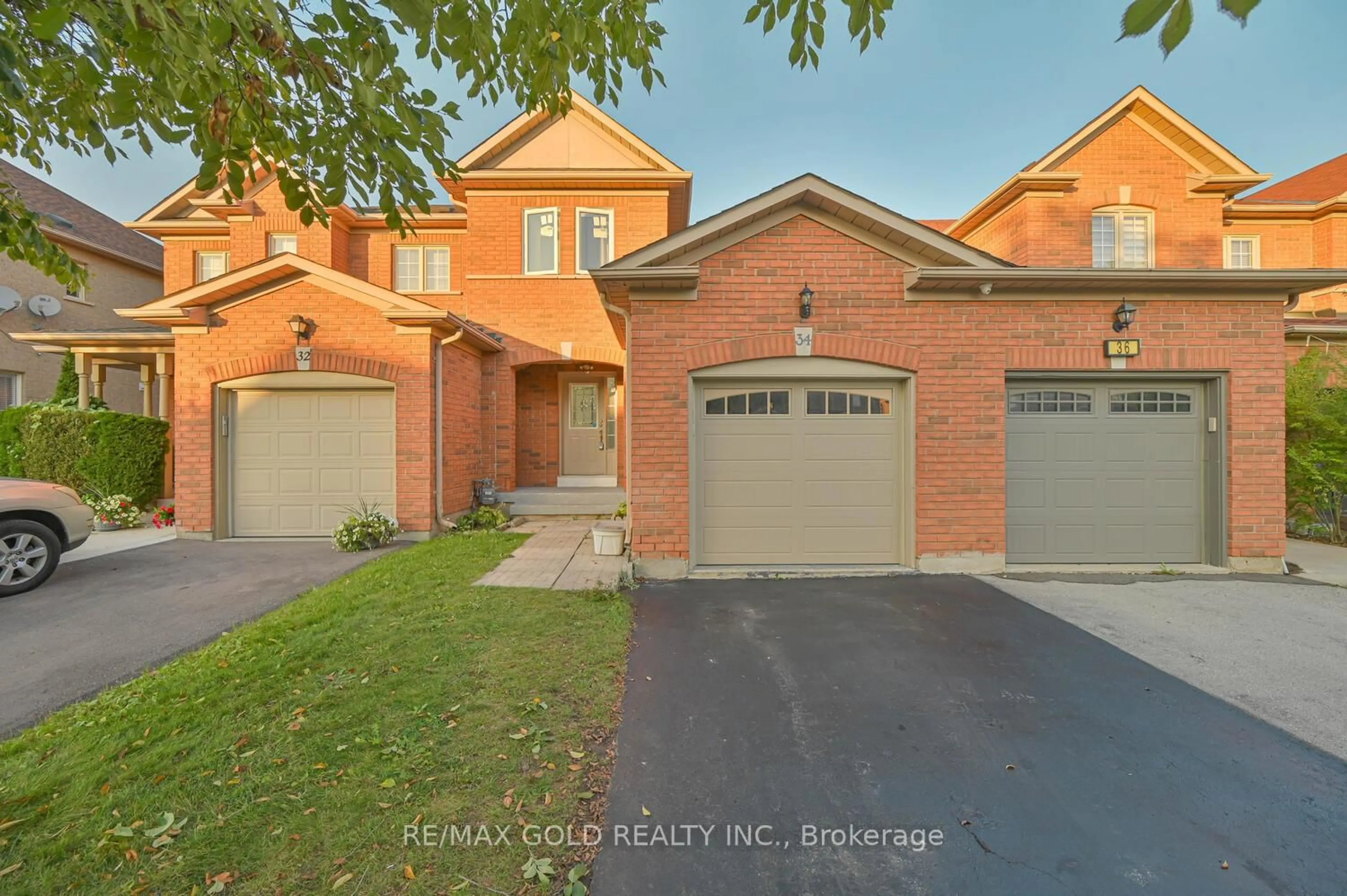 A pic from outside/outdoor area/front of a property/back of a property/a pic from drone, street for 34 Earth Star Tr, Brampton Ontario L6R 2P3