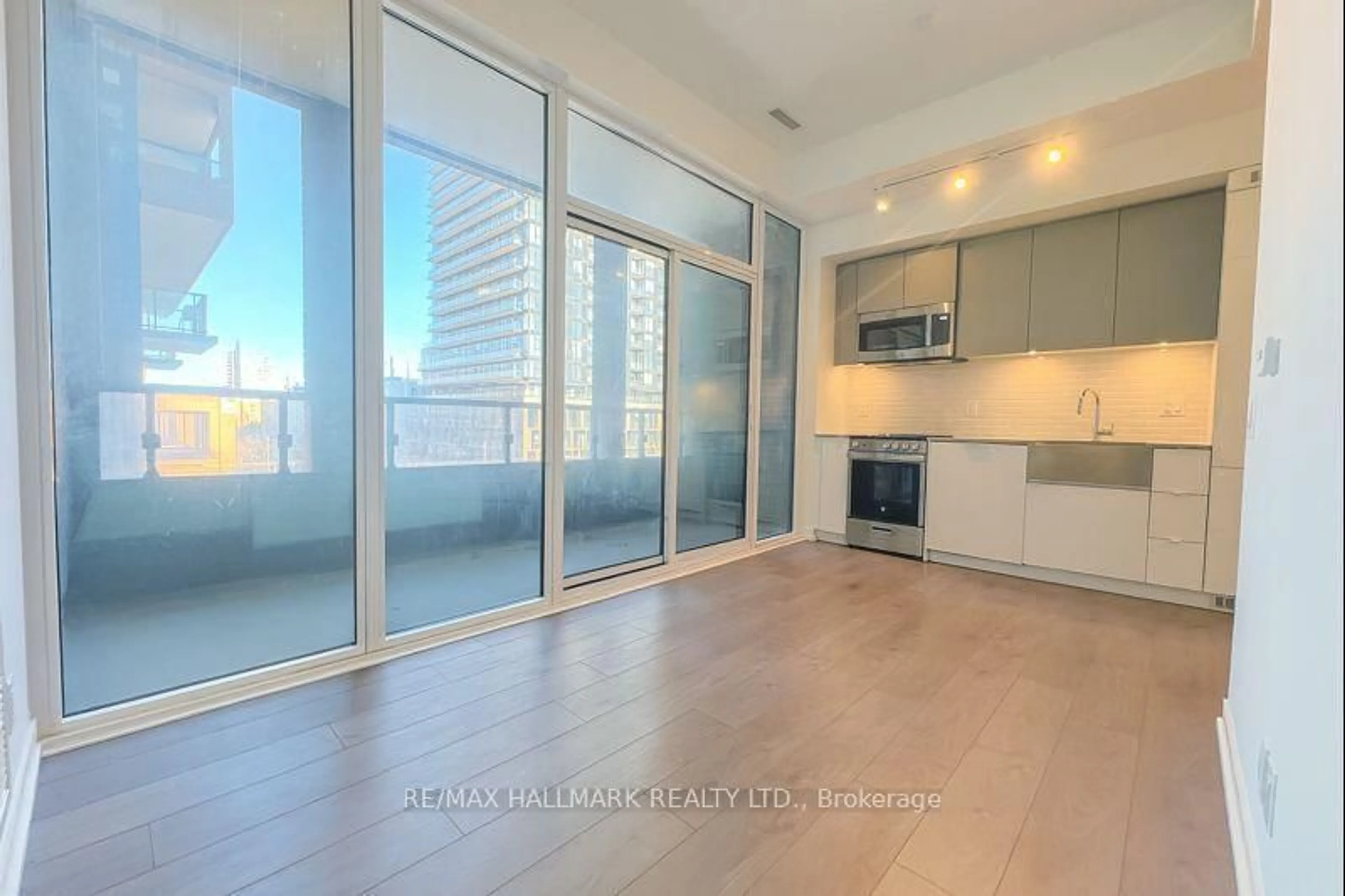 A pic of a room for 270 Dufferin St #401, Toronto Ontario M6K 0H8