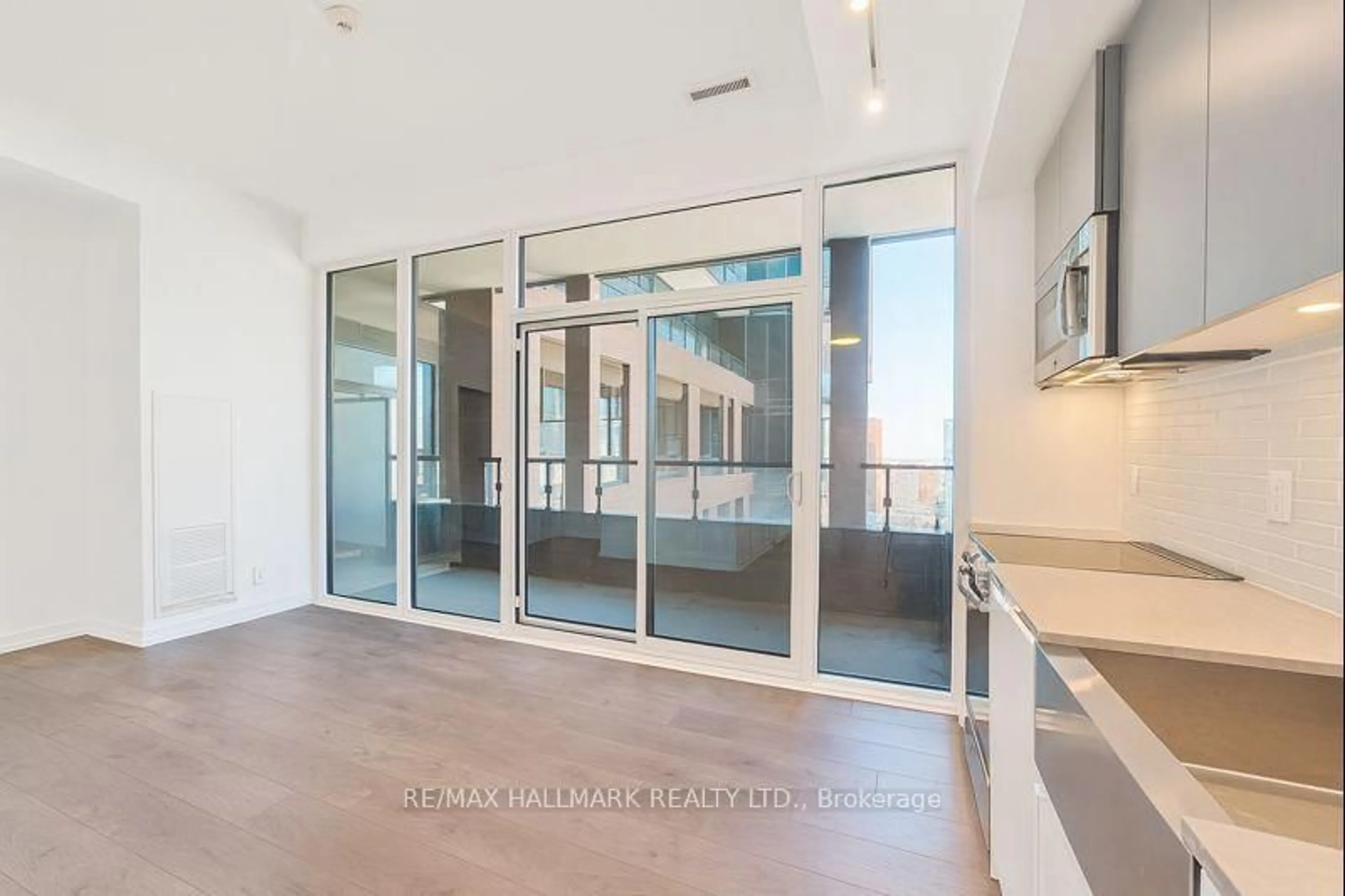 Indoor foyer for 270 Dufferin St #401, Toronto Ontario M6K 0H8