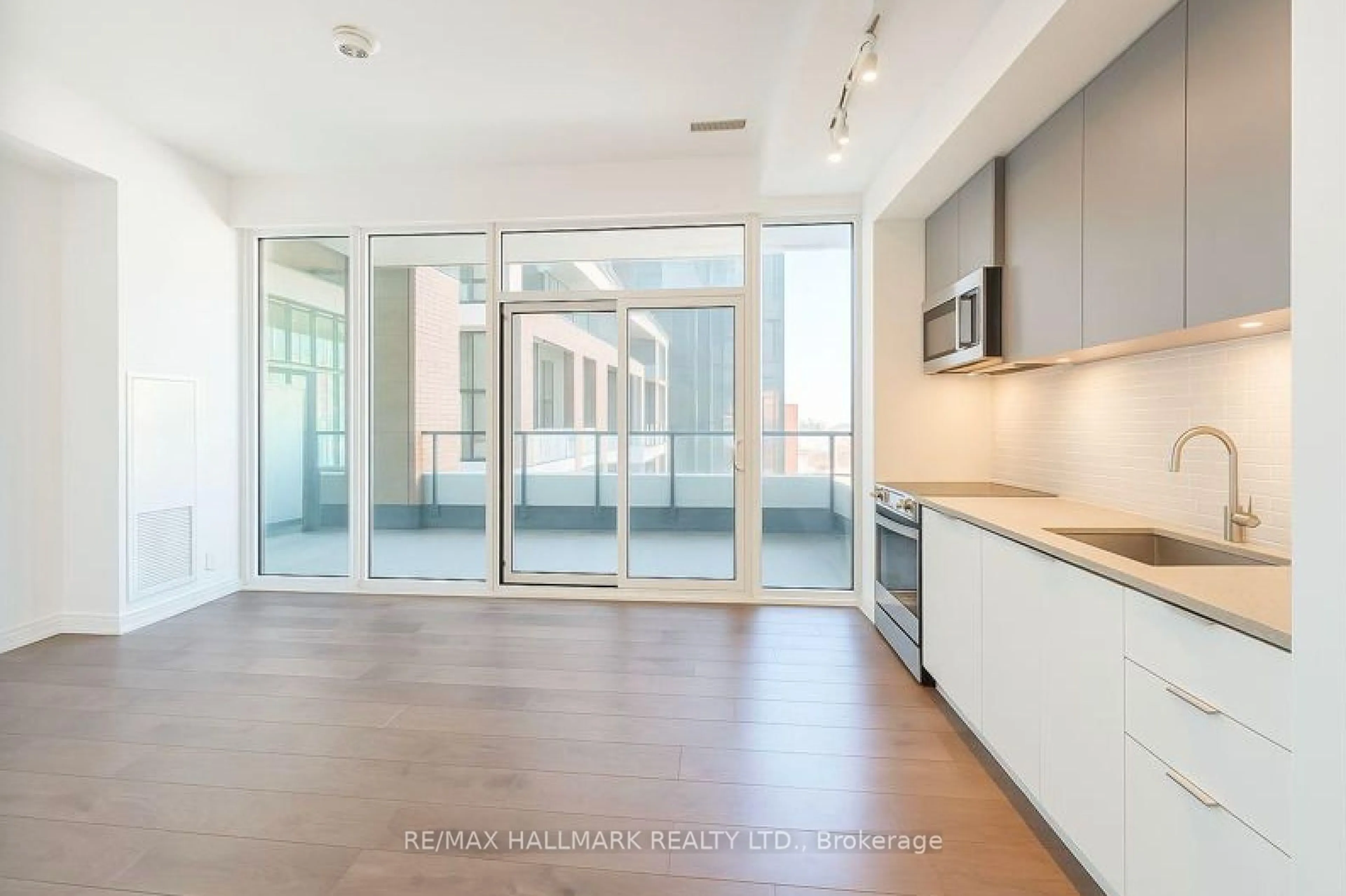 Open concept kitchen, unknown for 270 Dufferin St #401, Toronto Ontario M6K 0H8