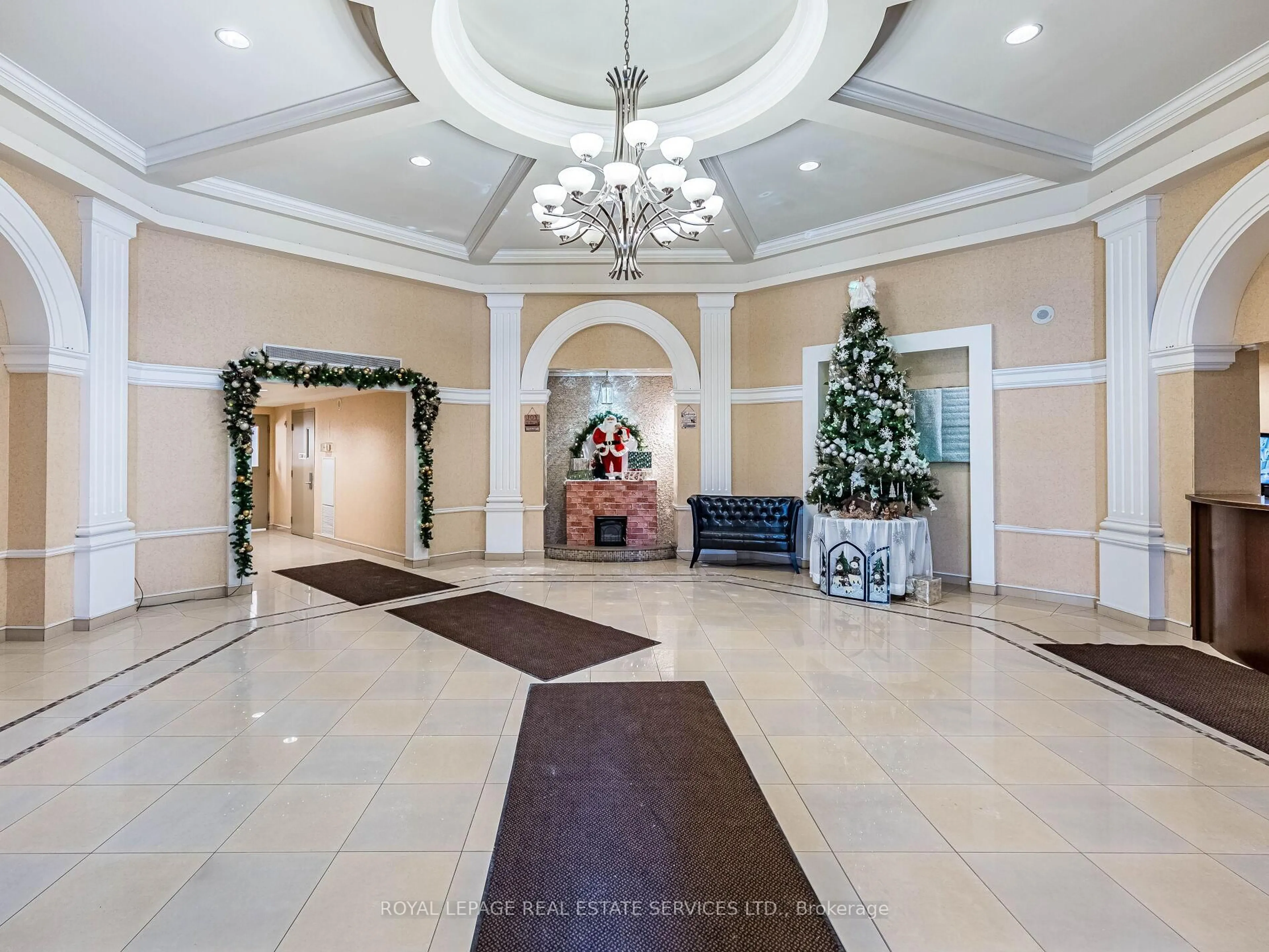 Indoor foyer for 220 Forum Dr #113, Mississauga Ontario L4Z 4K1