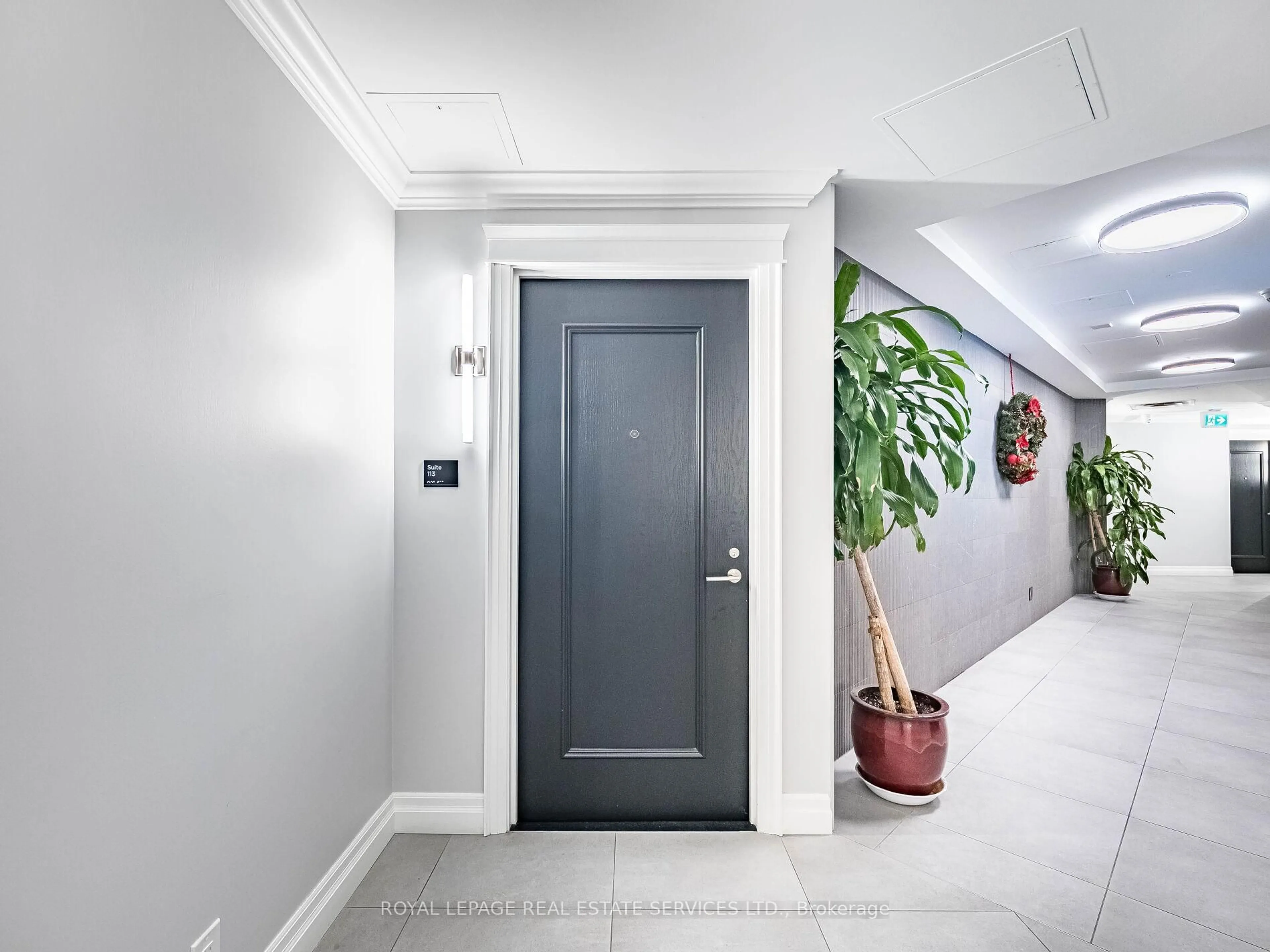 Indoor entryway for 220 Forum Dr #113, Mississauga Ontario L4Z 4K1