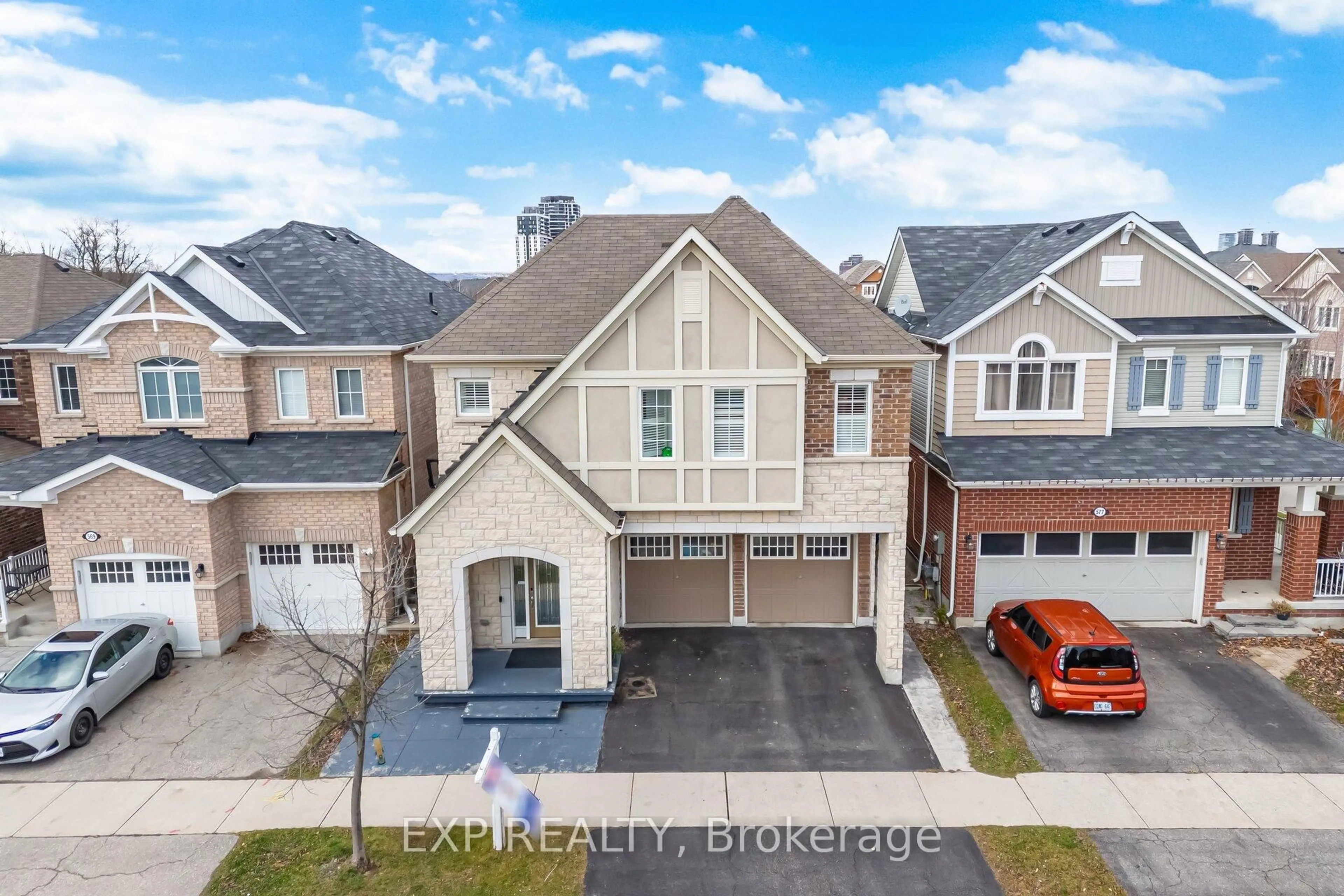 A pic from outside/outdoor area/front of a property/back of a property/a pic from drone, street for 573 Langholm St, Milton Ontario L9T 9A2