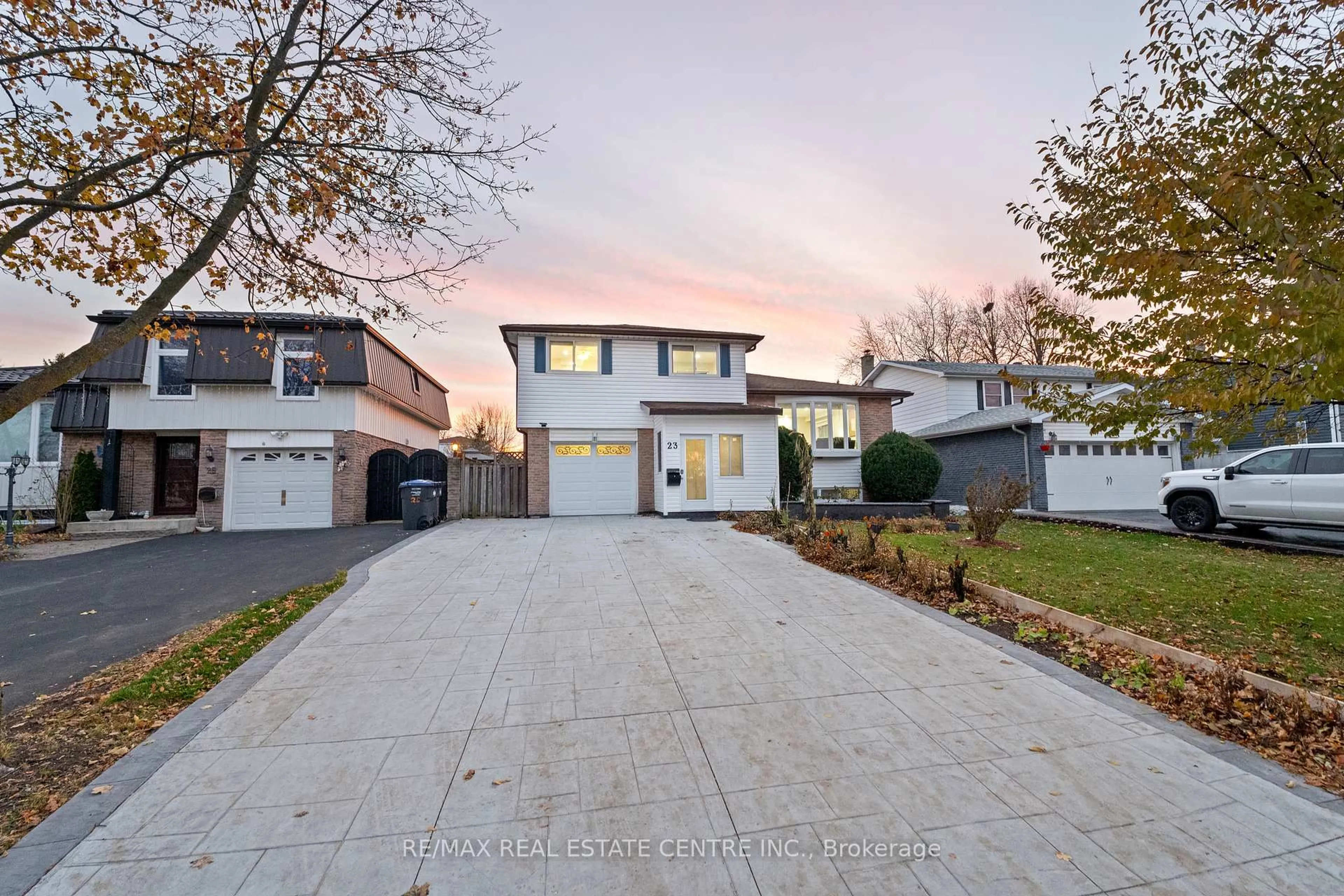 A pic from outside/outdoor area/front of a property/back of a property/a pic from drone, street for 23 Jefferson Rd, Brampton Ontario L6S 2G6