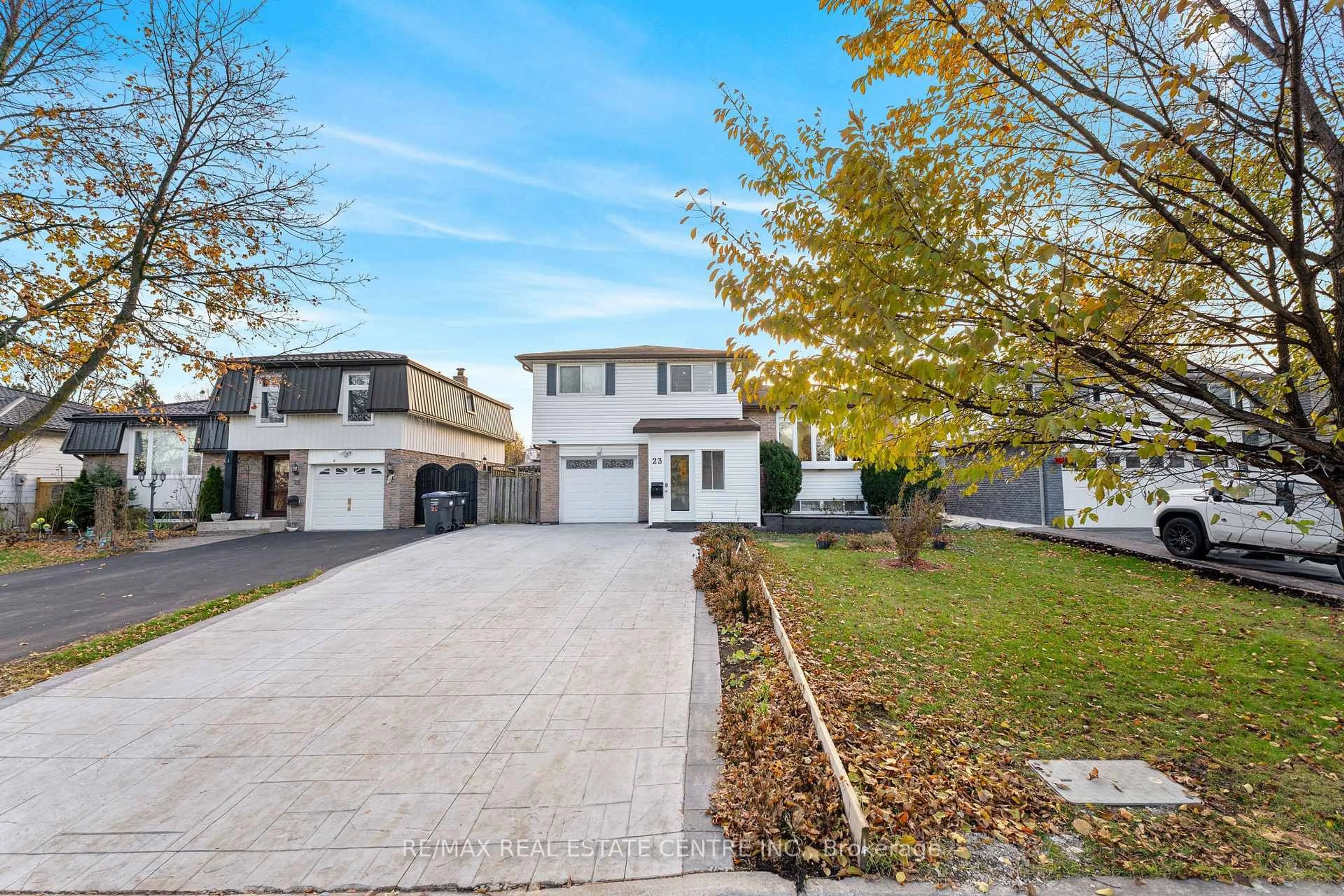 A pic from outside/outdoor area/front of a property/back of a property/a pic from drone, street for 23 Jefferson Rd, Brampton Ontario L6S 2G6