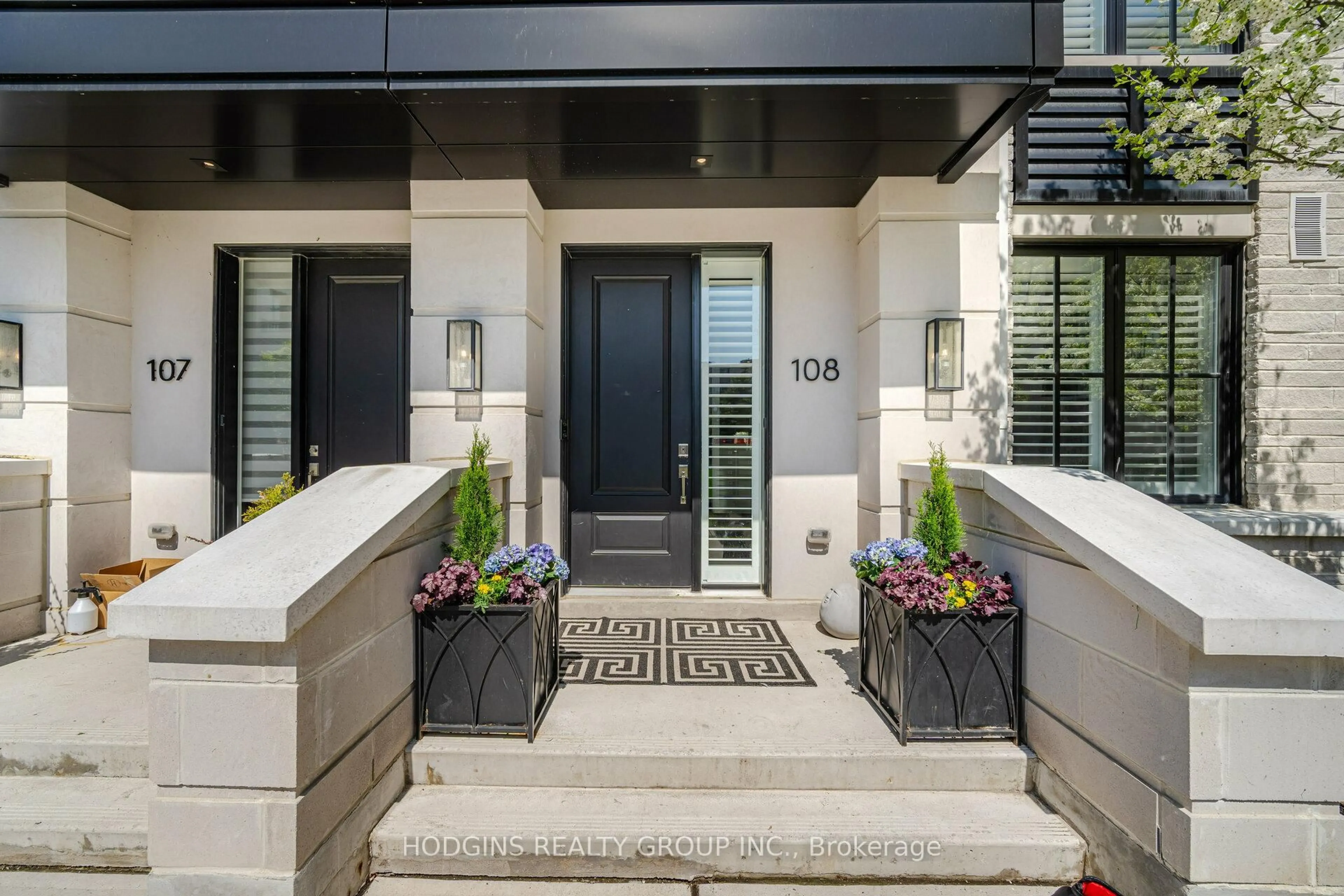 Indoor entryway for 1180 Cawthra Rd #108, Mississauga Ontario L5G 0A5