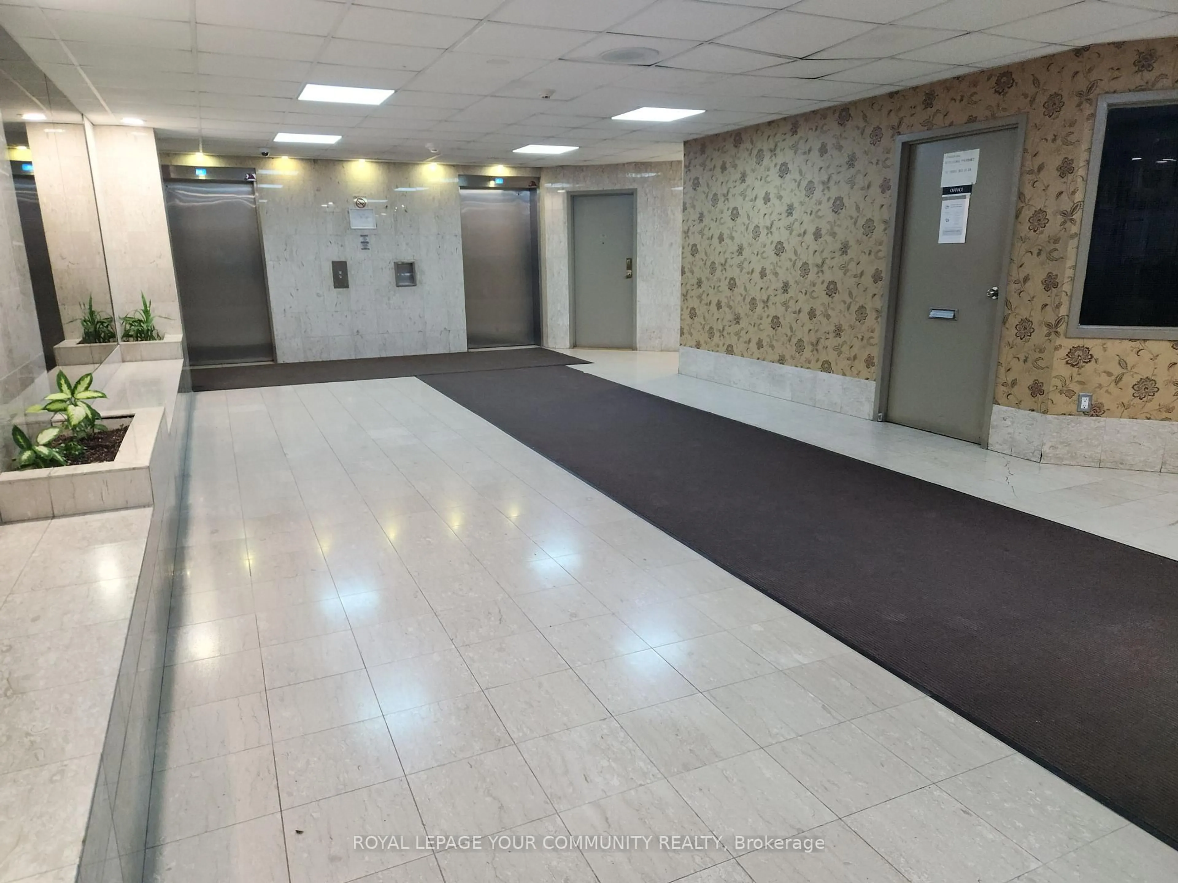 Indoor foyer for 2470 Eglinton Ave #805, Toronto Ontario M6M 5E7