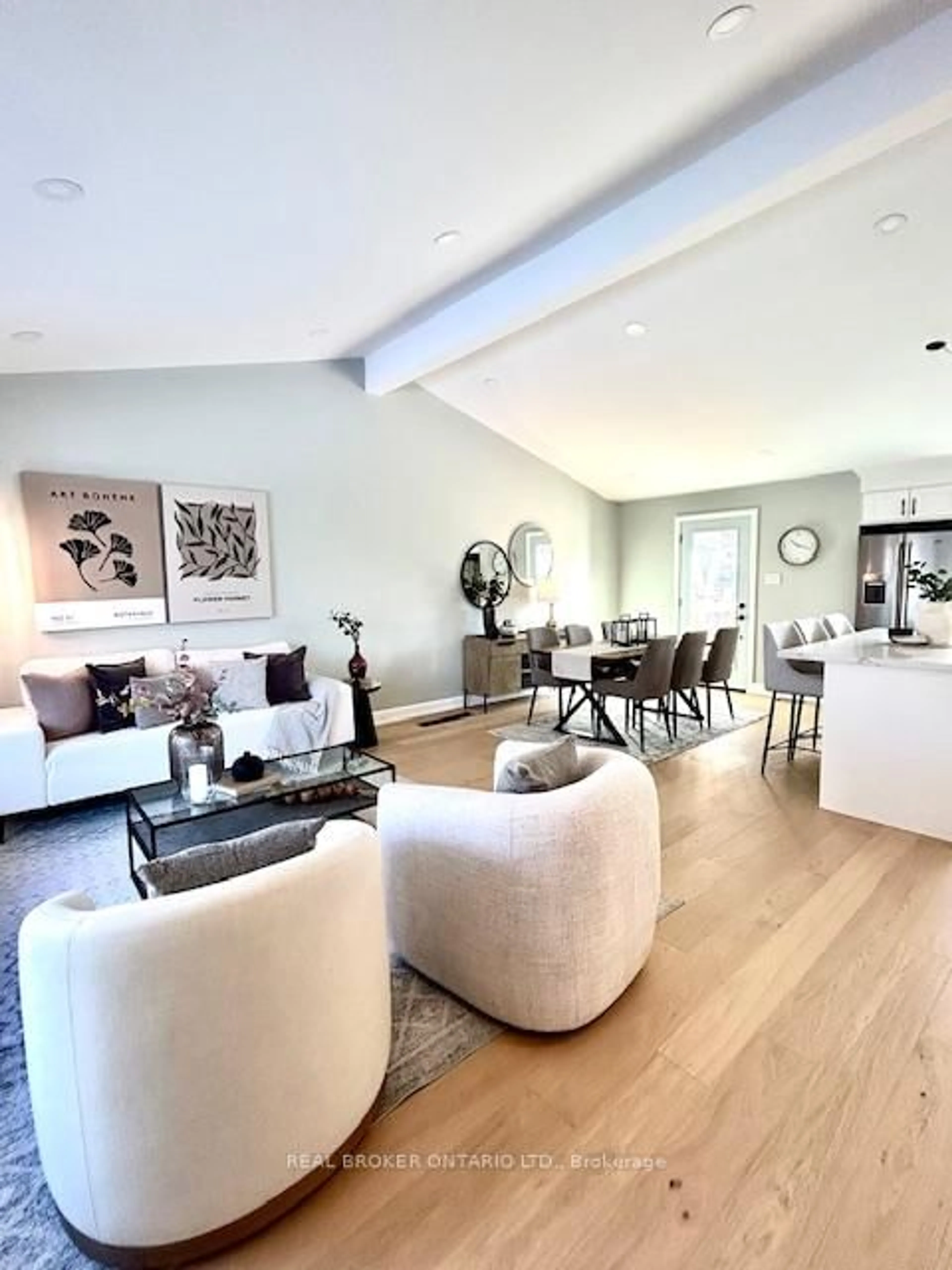 Living room with furniture, unknown for 3406 Putter Pl, Burlington Ontario L7N 2P4