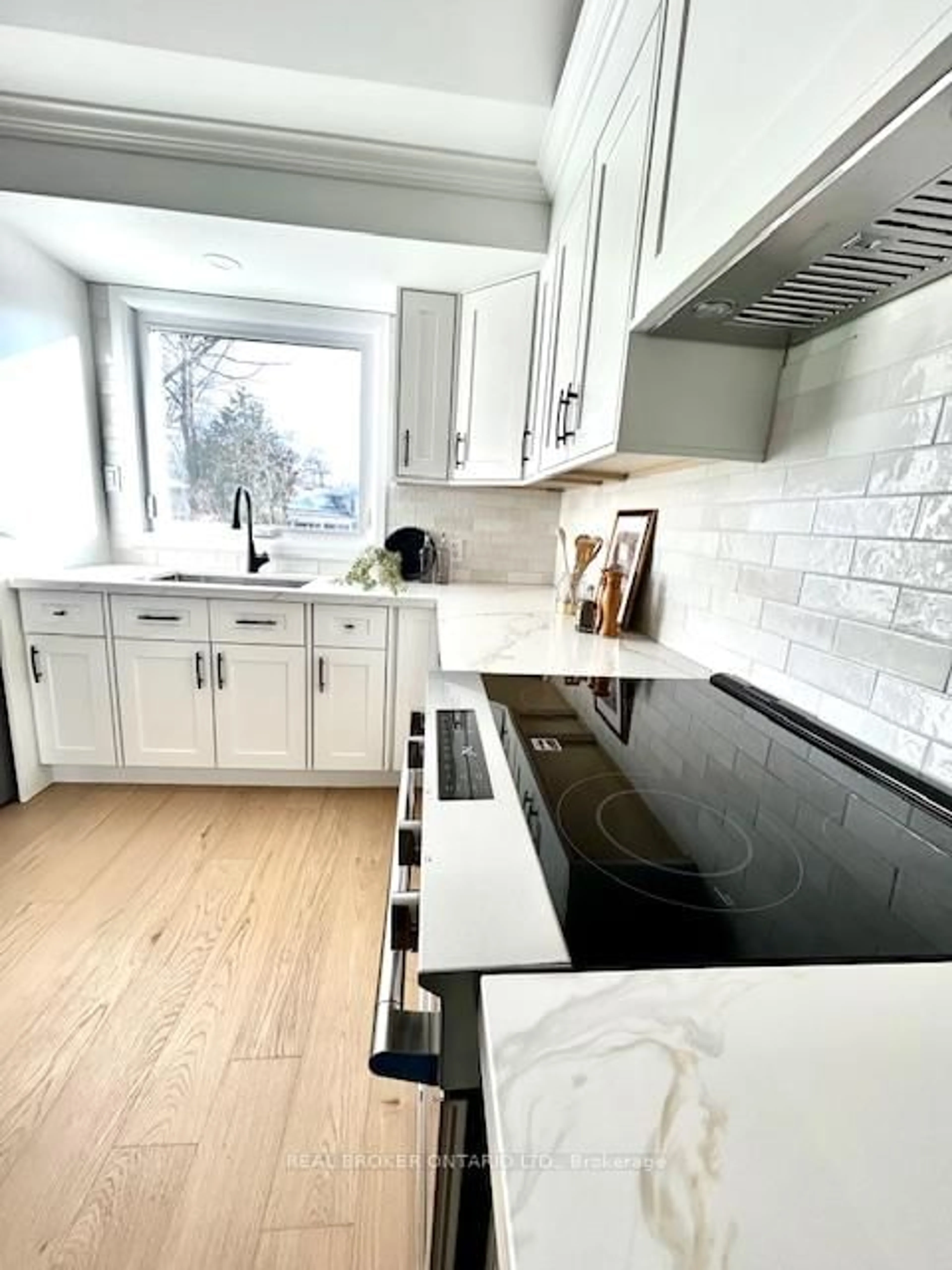Contemporary kitchen, ceramic/tile floor for 3406 Putter Pl, Burlington Ontario L7N 2P4