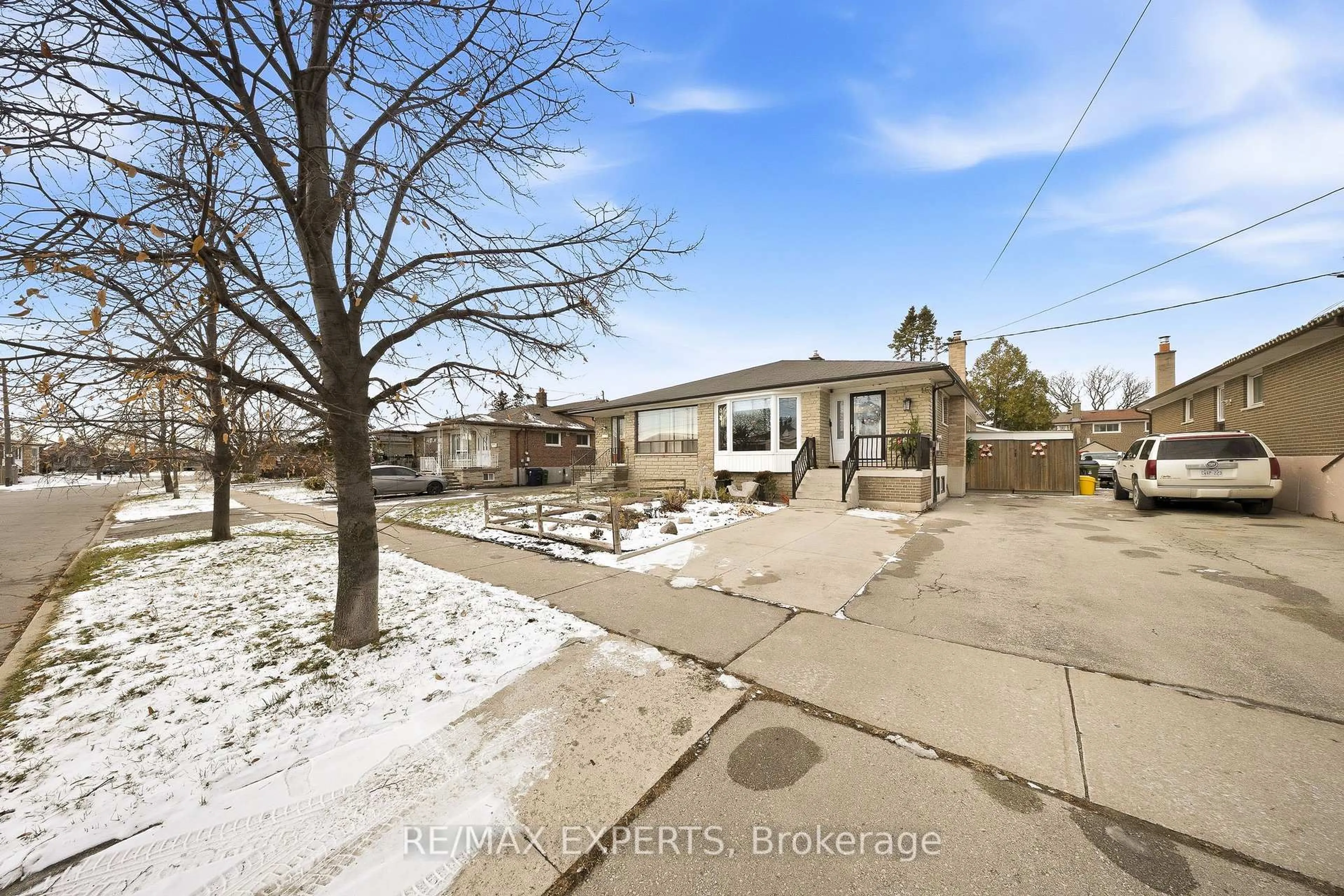 A pic from outside/outdoor area/front of a property/back of a property/a pic from drone, street for 16 Navenby Cres, Toronto Ontario M9L 1B2