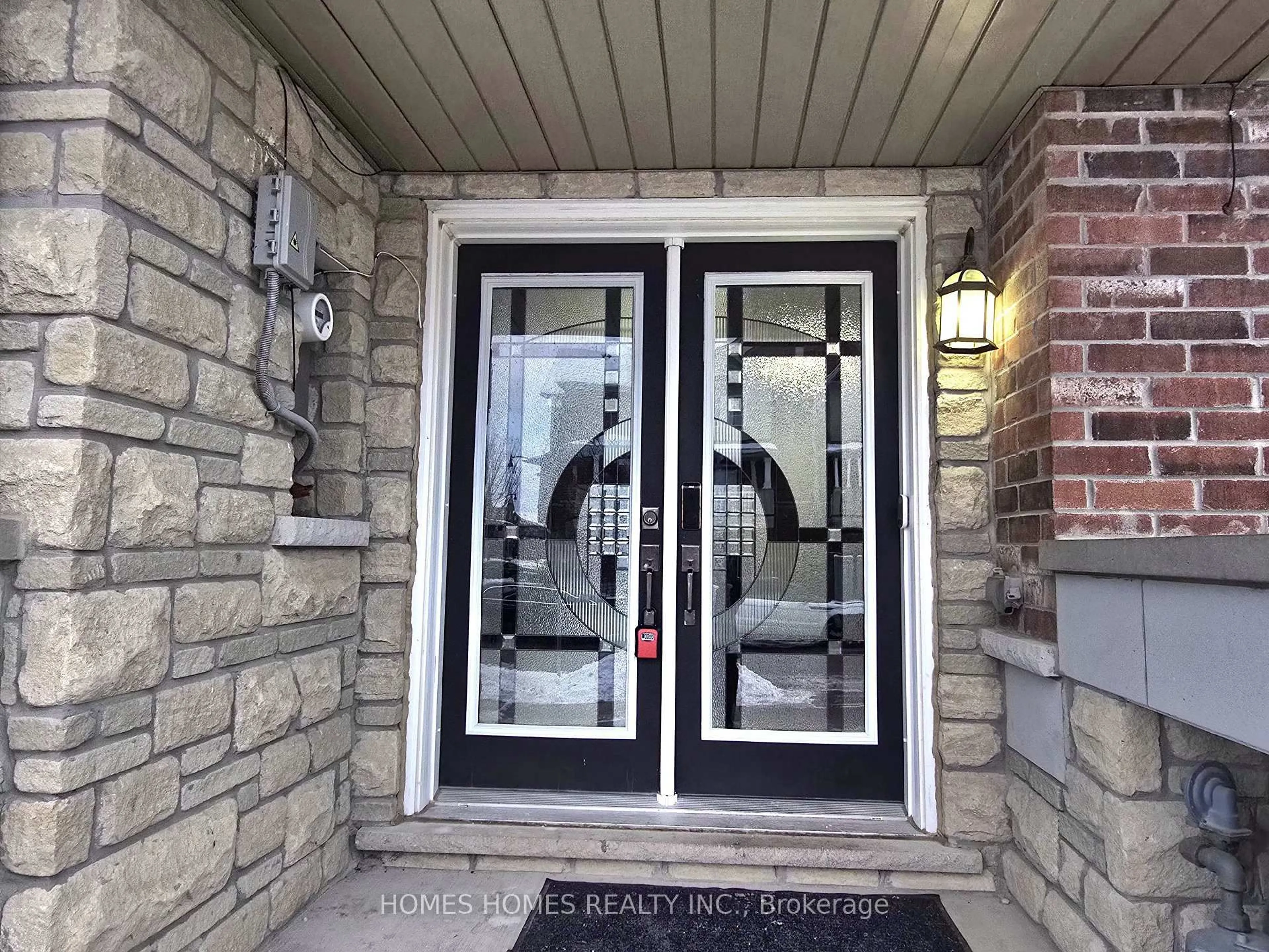 Indoor entryway for 170 Golden Springs Dr, Brampton Ontario L7A 4N9