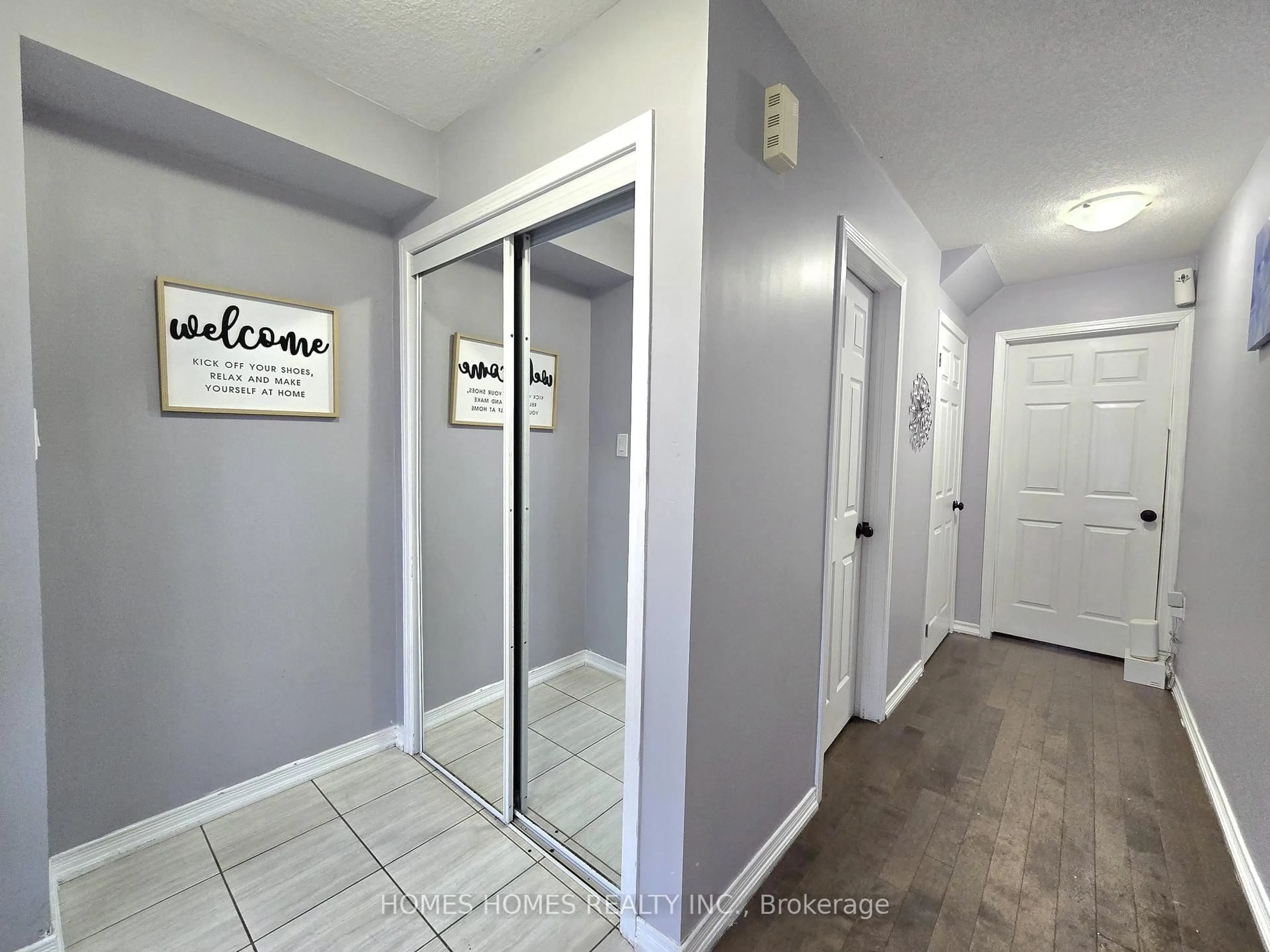Indoor entryway for 170 Golden Springs Dr, Brampton Ontario L7A 4N9
