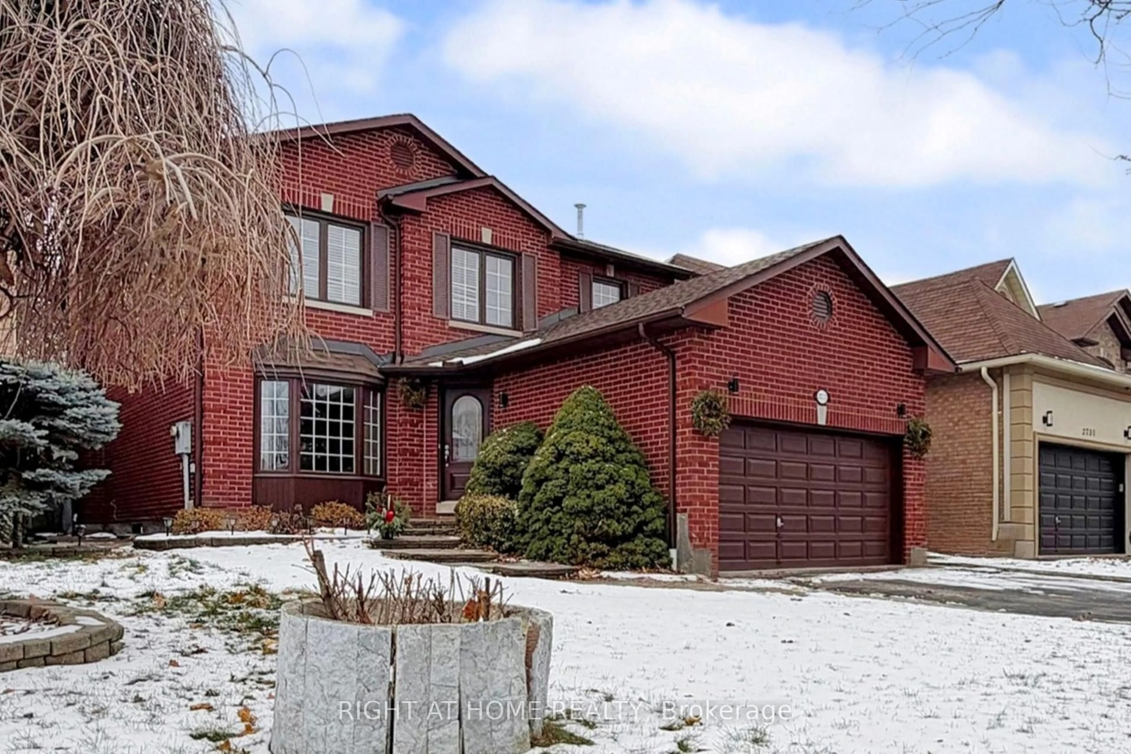 Home with brick exterior material, street for 2737 Hammond Rd, Mississauga Ontario L5K 2M5