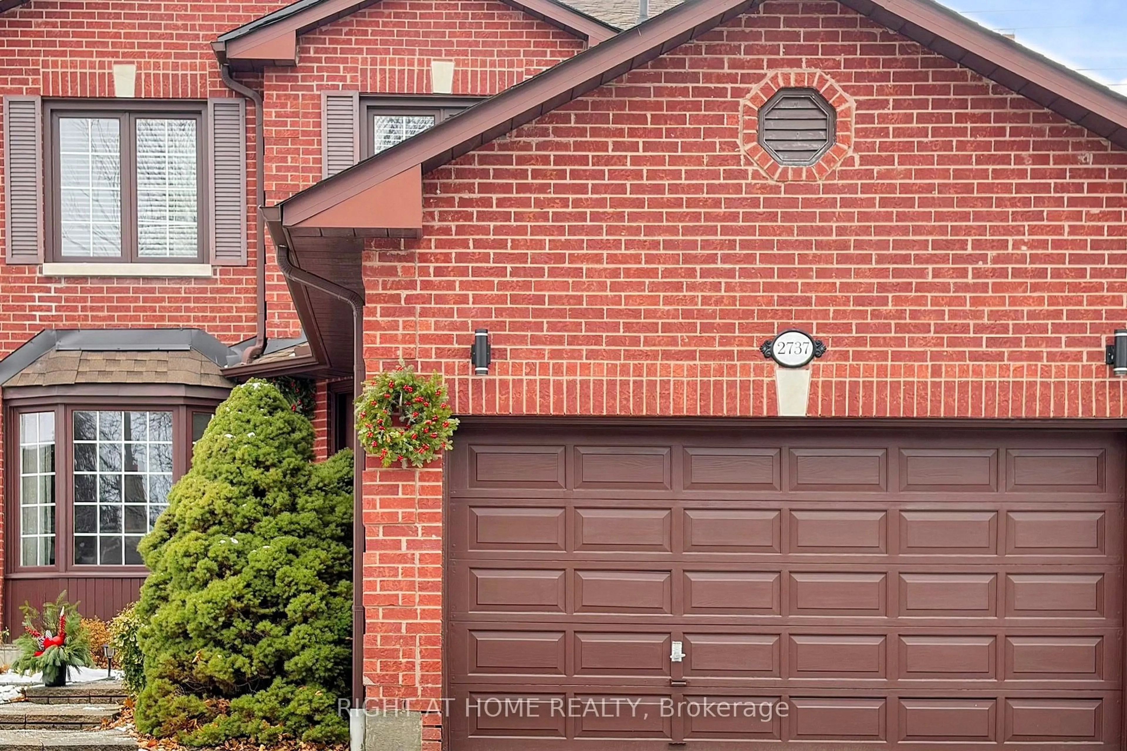 Home with brick exterior material, street for 2737 Hammond Rd, Mississauga Ontario L5K 2M5