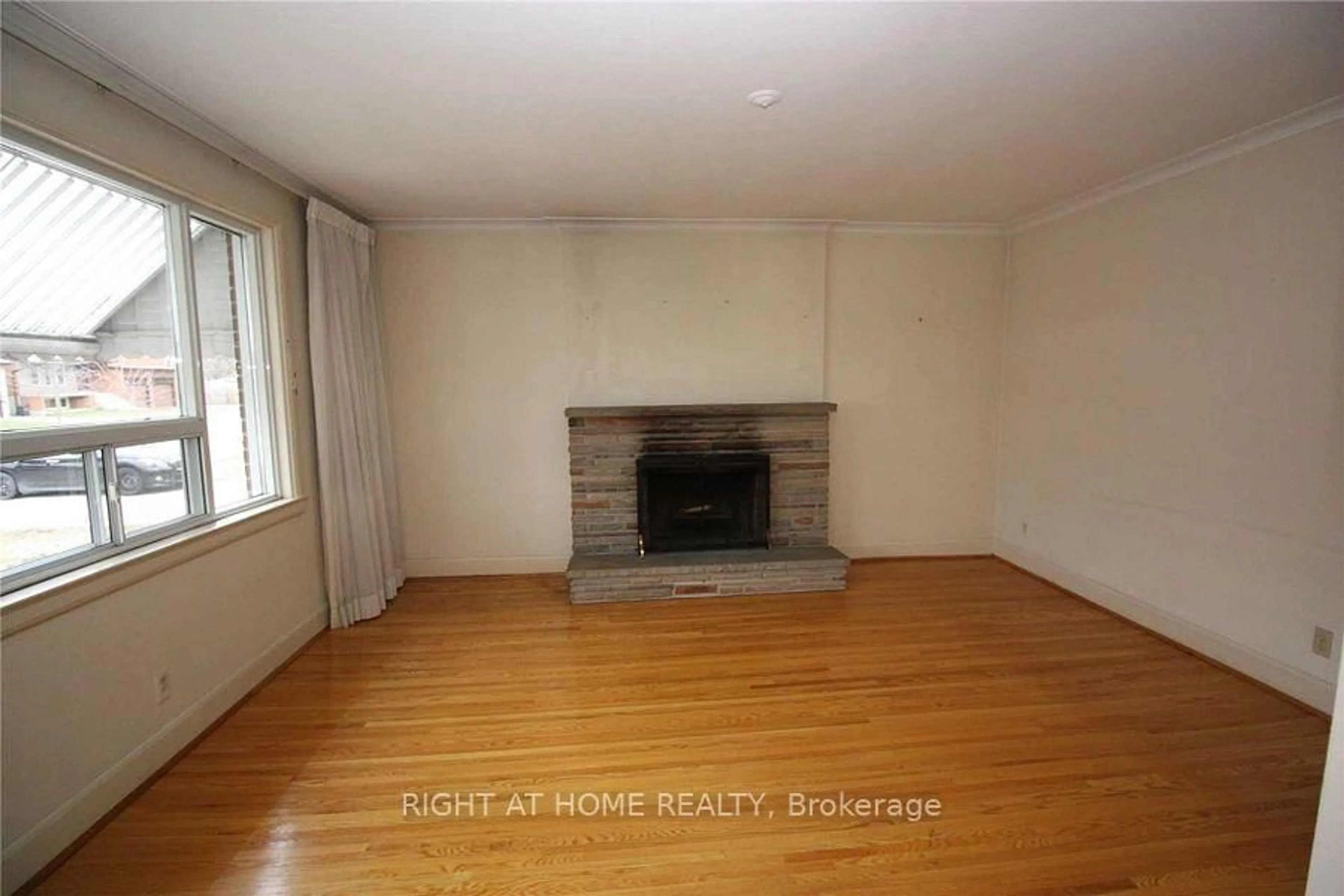 A pic of a room for 123 Ashbourne Dr, Toronto Ontario M9B 4H9