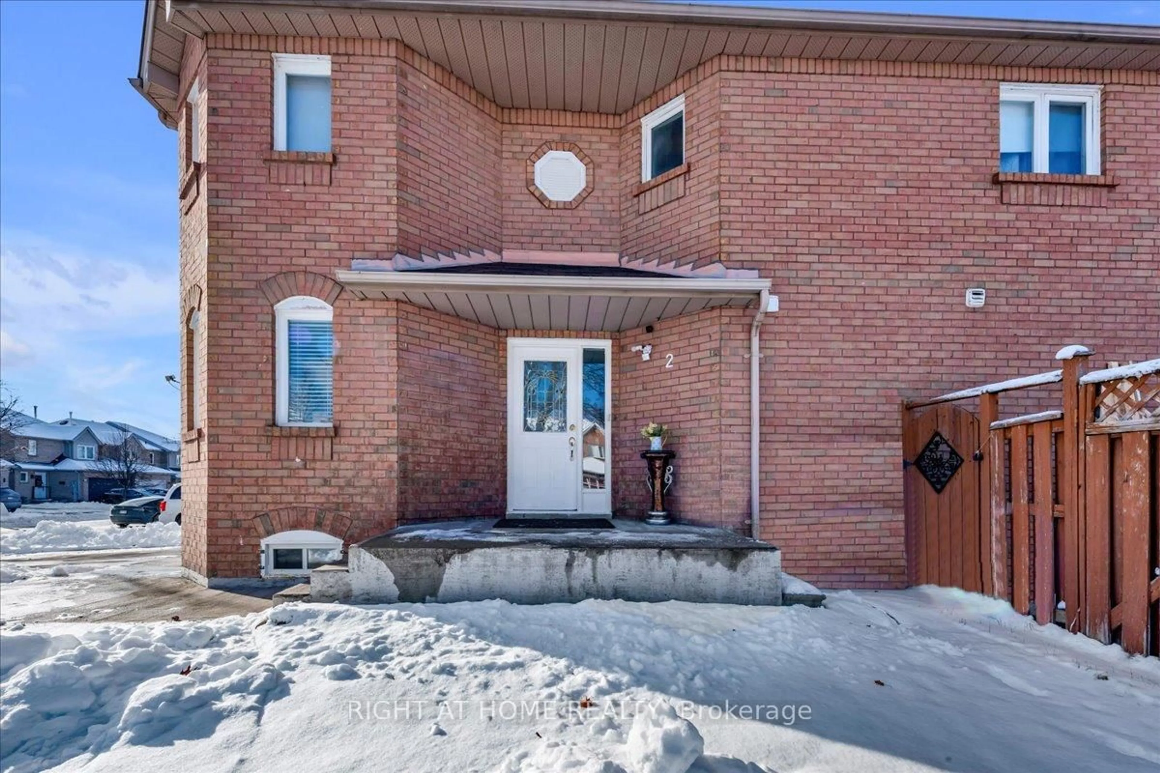 Home with brick exterior material, unknown for 2 Wooliston Cres, Brampton Ontario L6Y 4J3