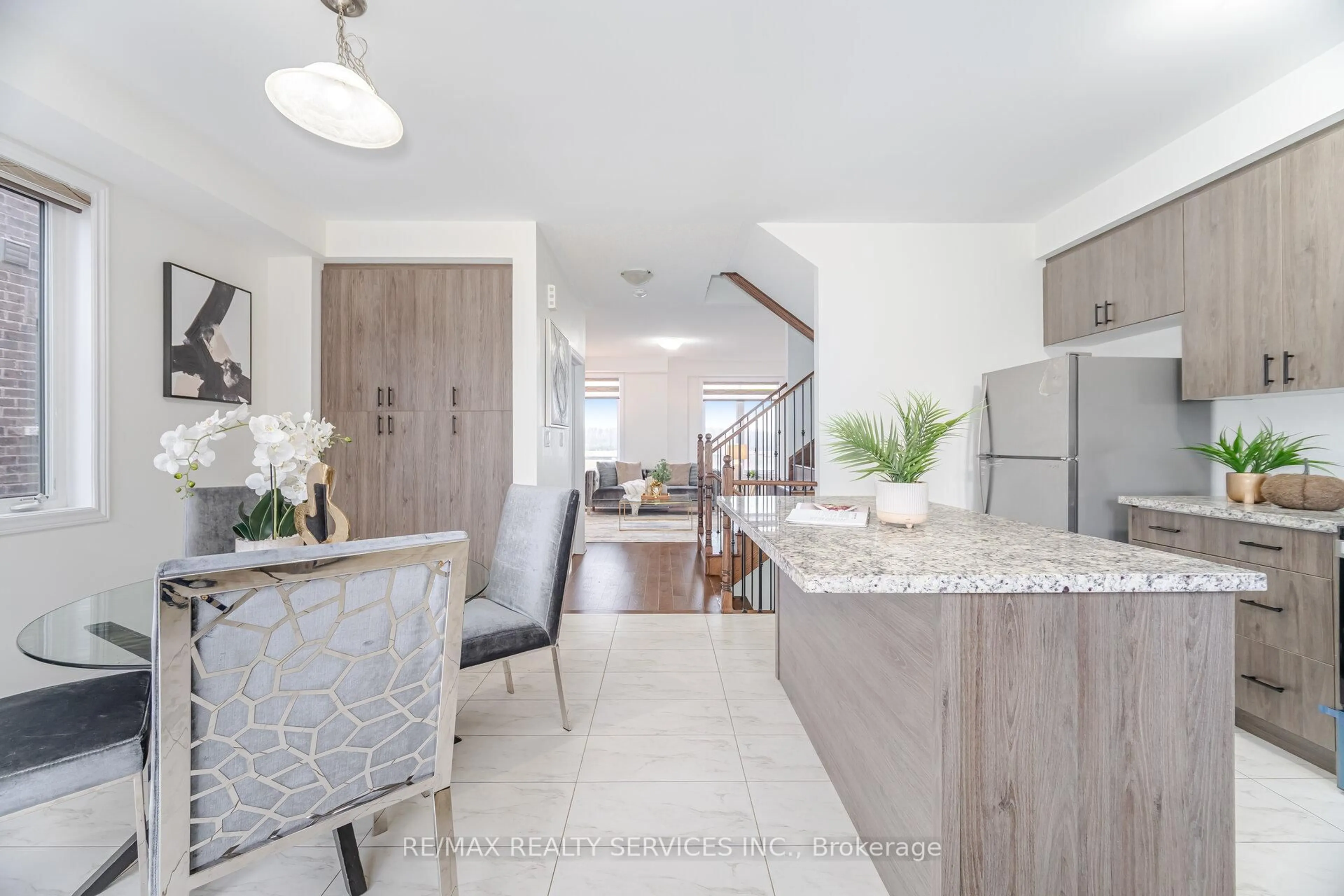 Open concept kitchen, unknown for 12208 Mclaughlin Rd, Caledon Ontario L7C 4K8