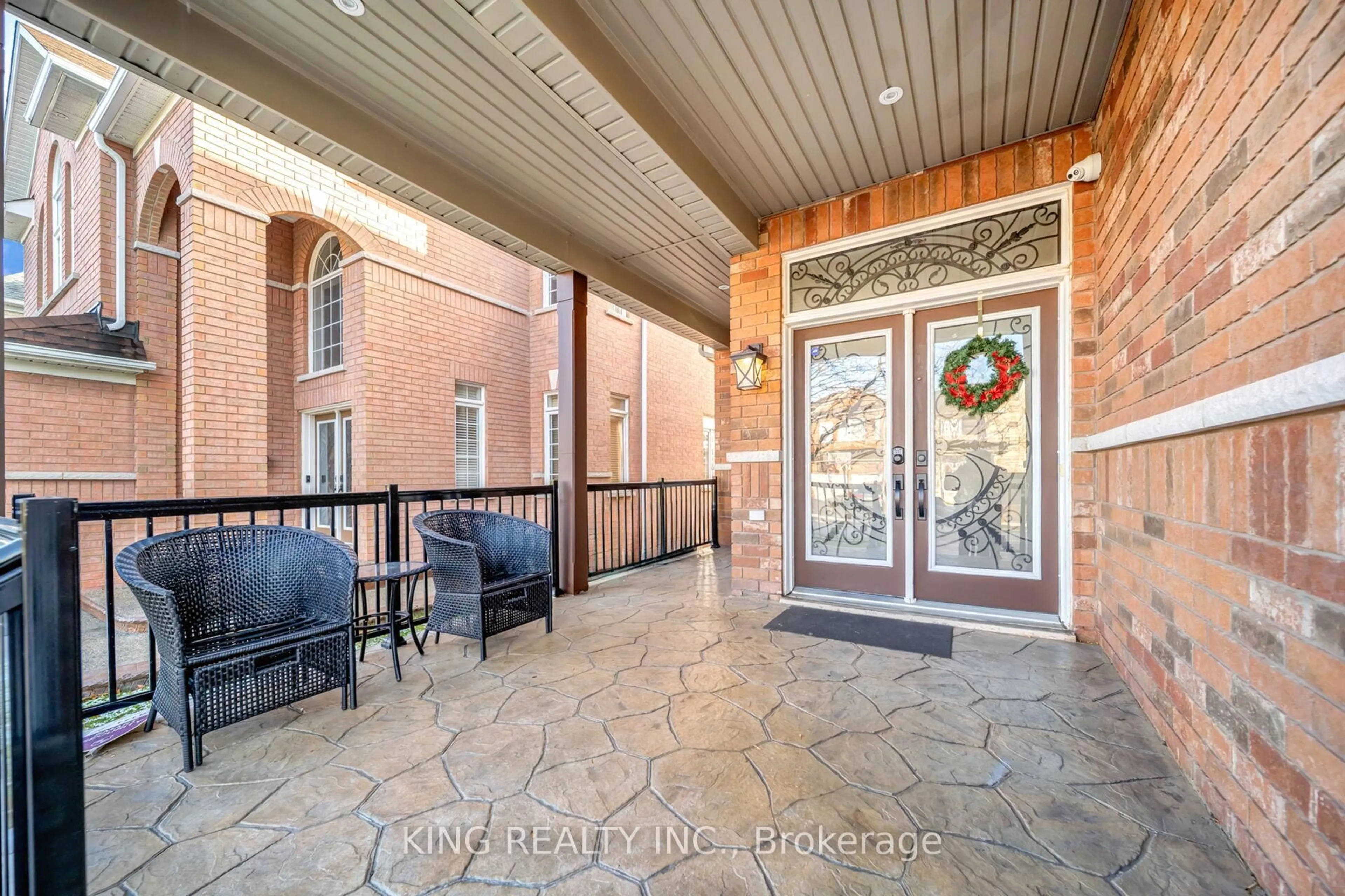 Indoor entryway for 14 Seahorse Ave, Brampton Ontario L6V 4P3