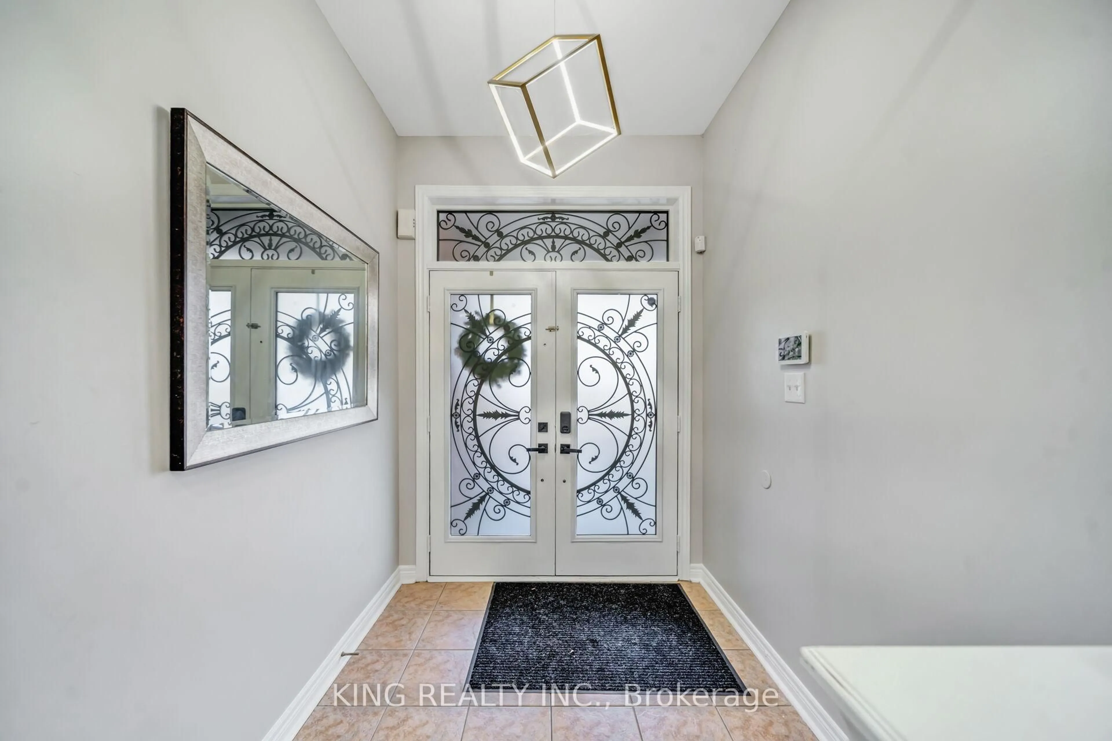 Indoor entryway for 14 Seahorse Ave, Brampton Ontario L6V 4P3