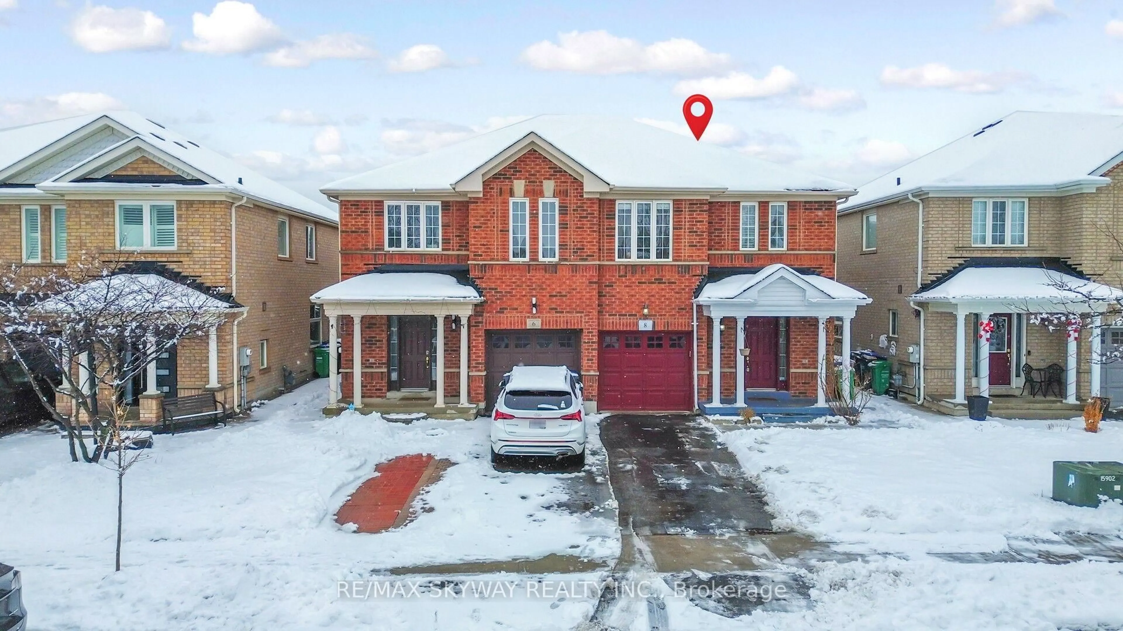 A pic from outside/outdoor area/front of a property/back of a property/a pic from drone, street for 8 Hollingsworth Circ, Brampton Ontario L7A 0J7