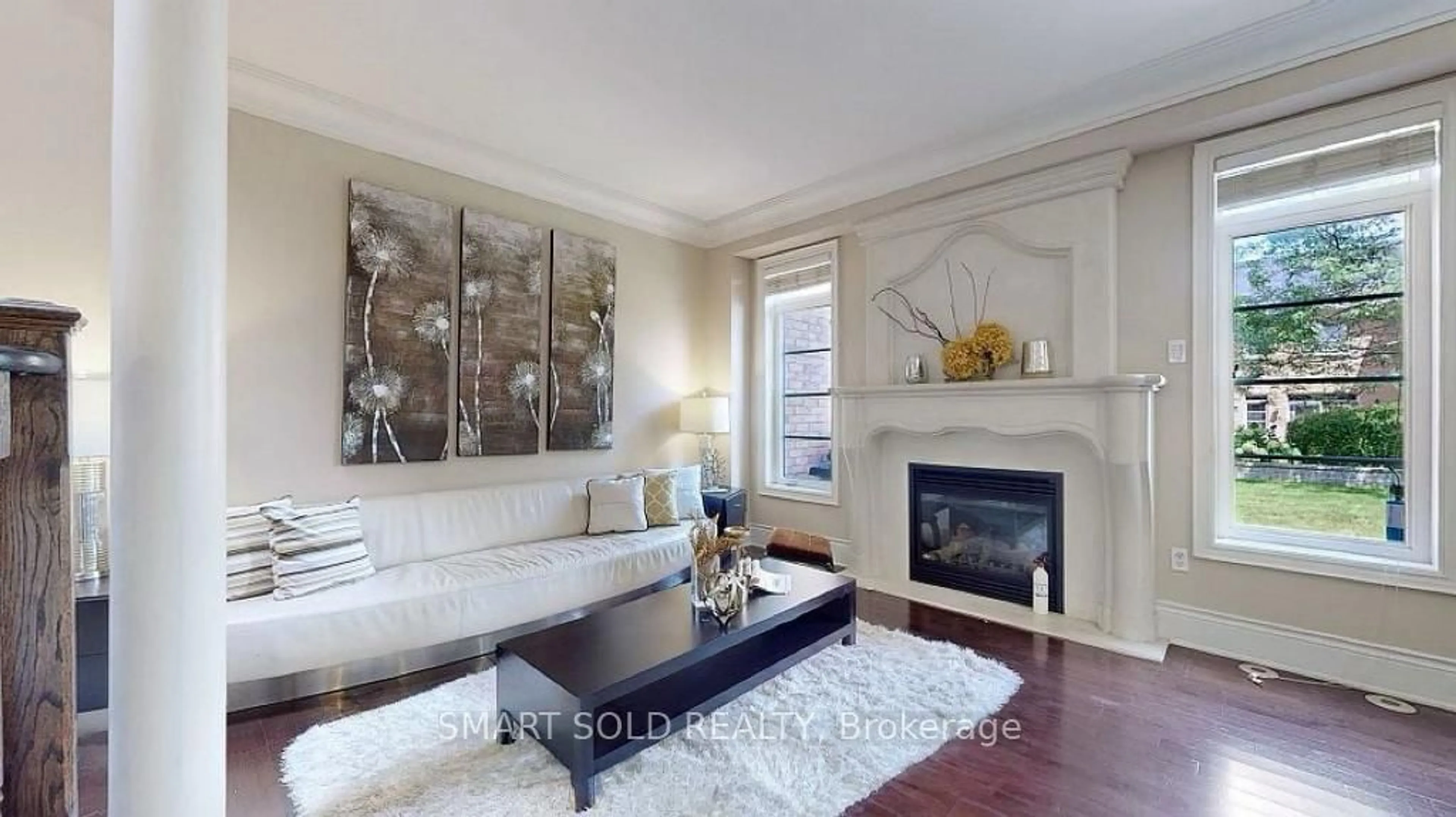 Living room with furniture, unknown for 4123 Shipp Dr, Mississauga Ontario L4Z 0A7