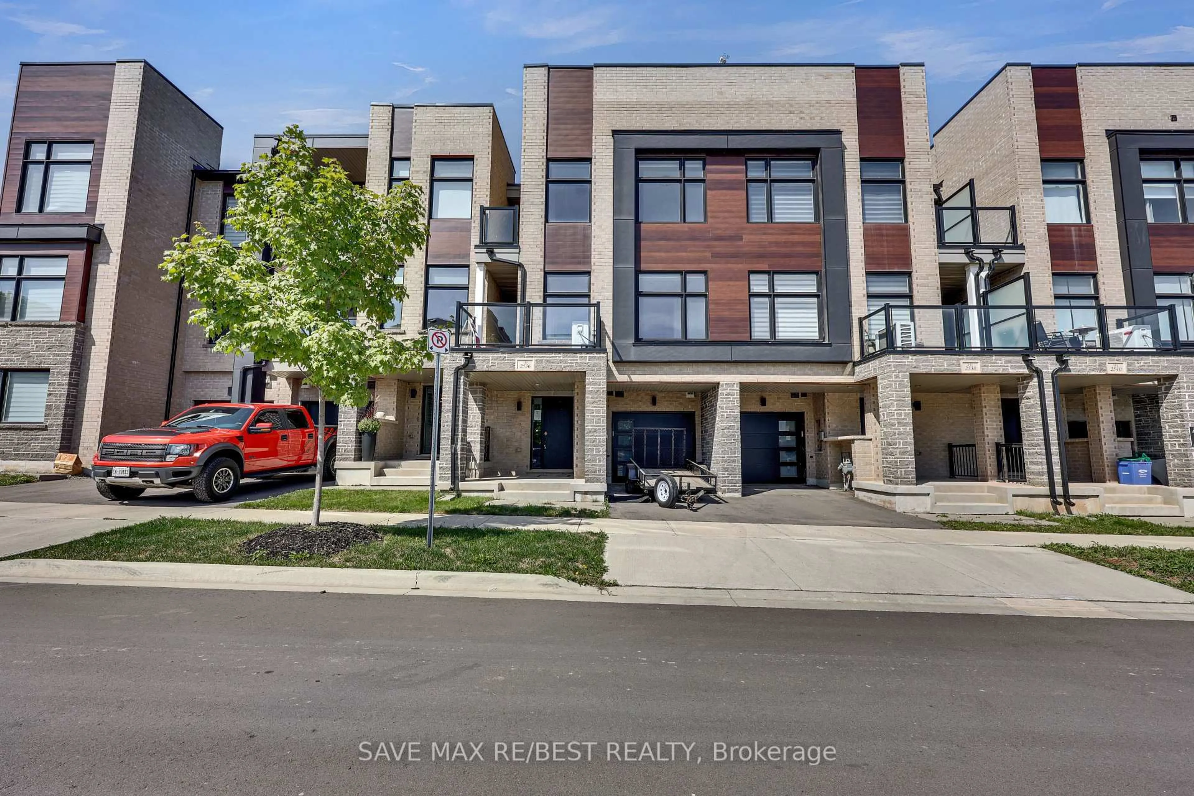 A pic from outside/outdoor area/front of a property/back of a property/a pic from drone, street for 2536 Littlefield Cres, Oakville Ontario L6M 4G3