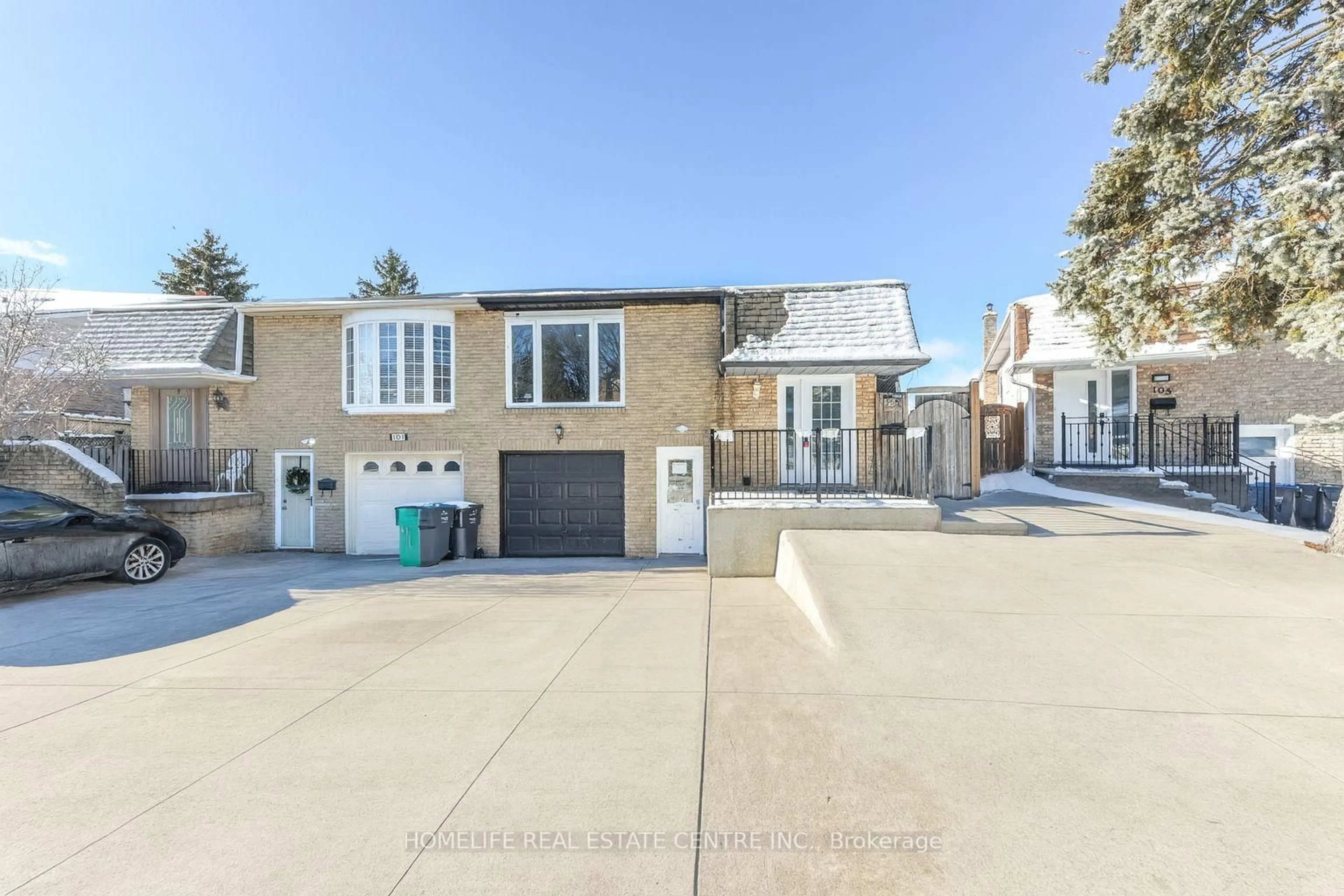 A pic from outside/outdoor area/front of a property/back of a property/a pic from drone, street for 103 Salisbury Circ, Brampton Ontario L6V 2Z4