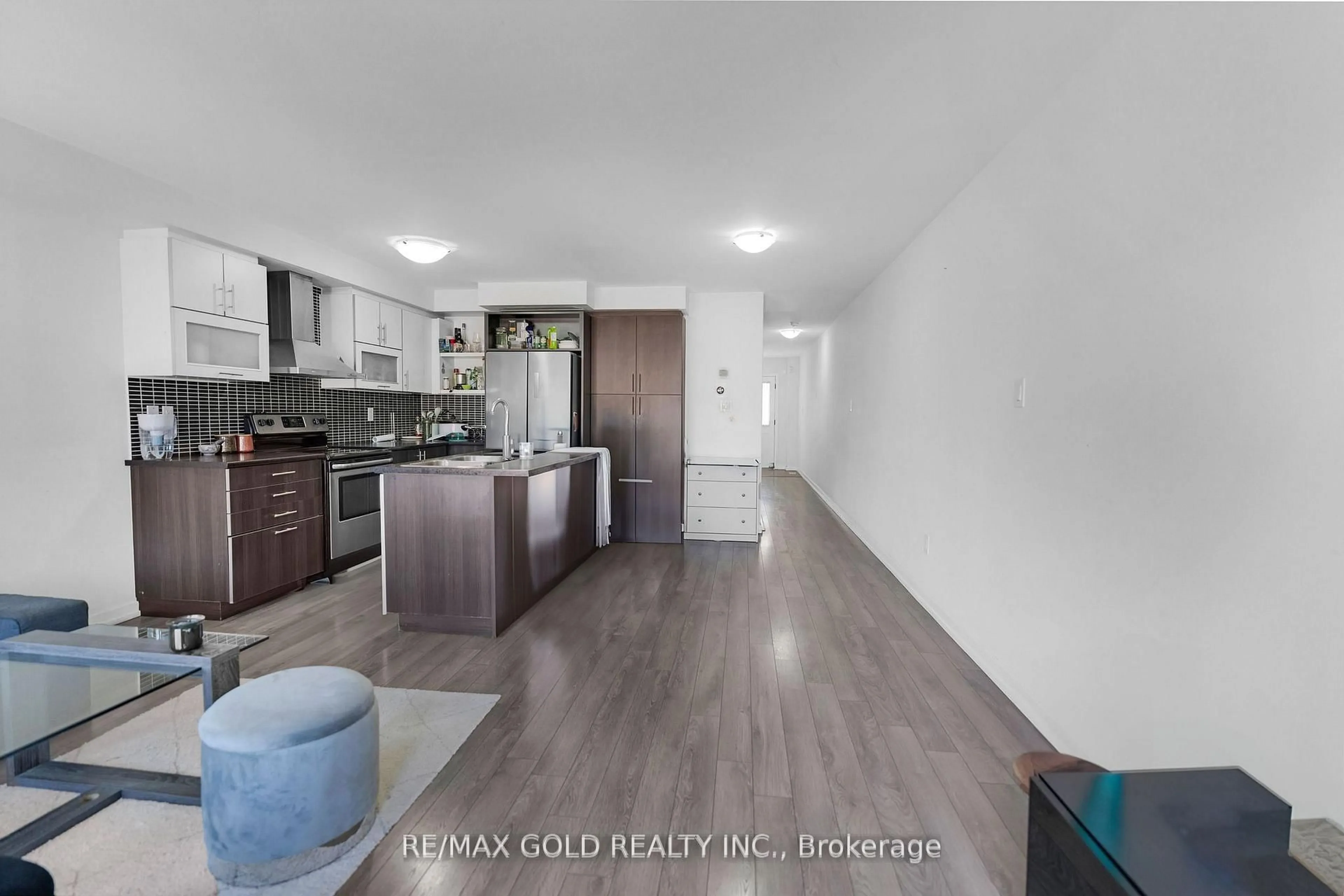 Open concept kitchen, unknown for 124 Baffin Cres, Brampton Ontario L7A 0C7