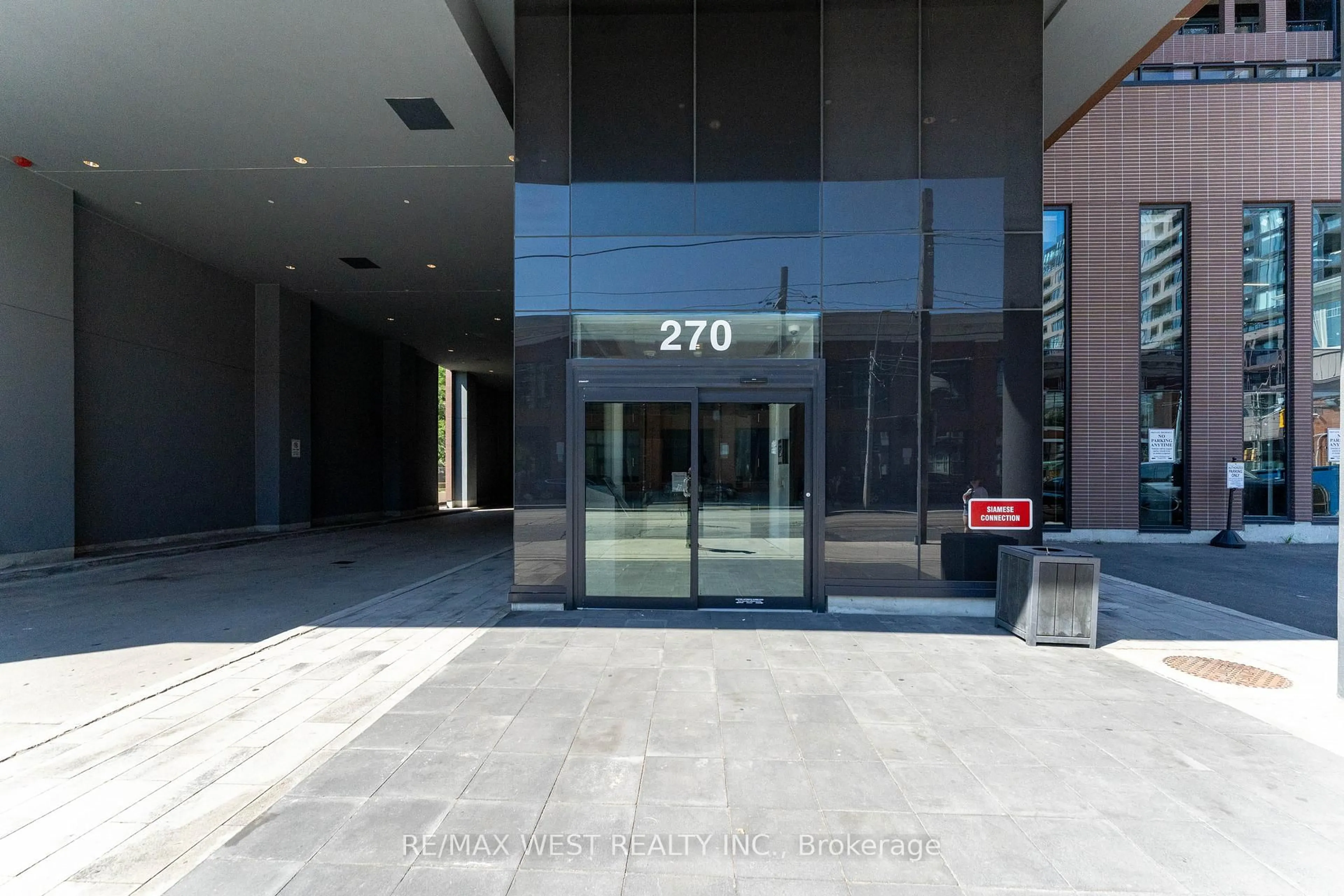 Indoor foyer for 270 Dufferin St #1207, Toronto Ontario M6K 0H8