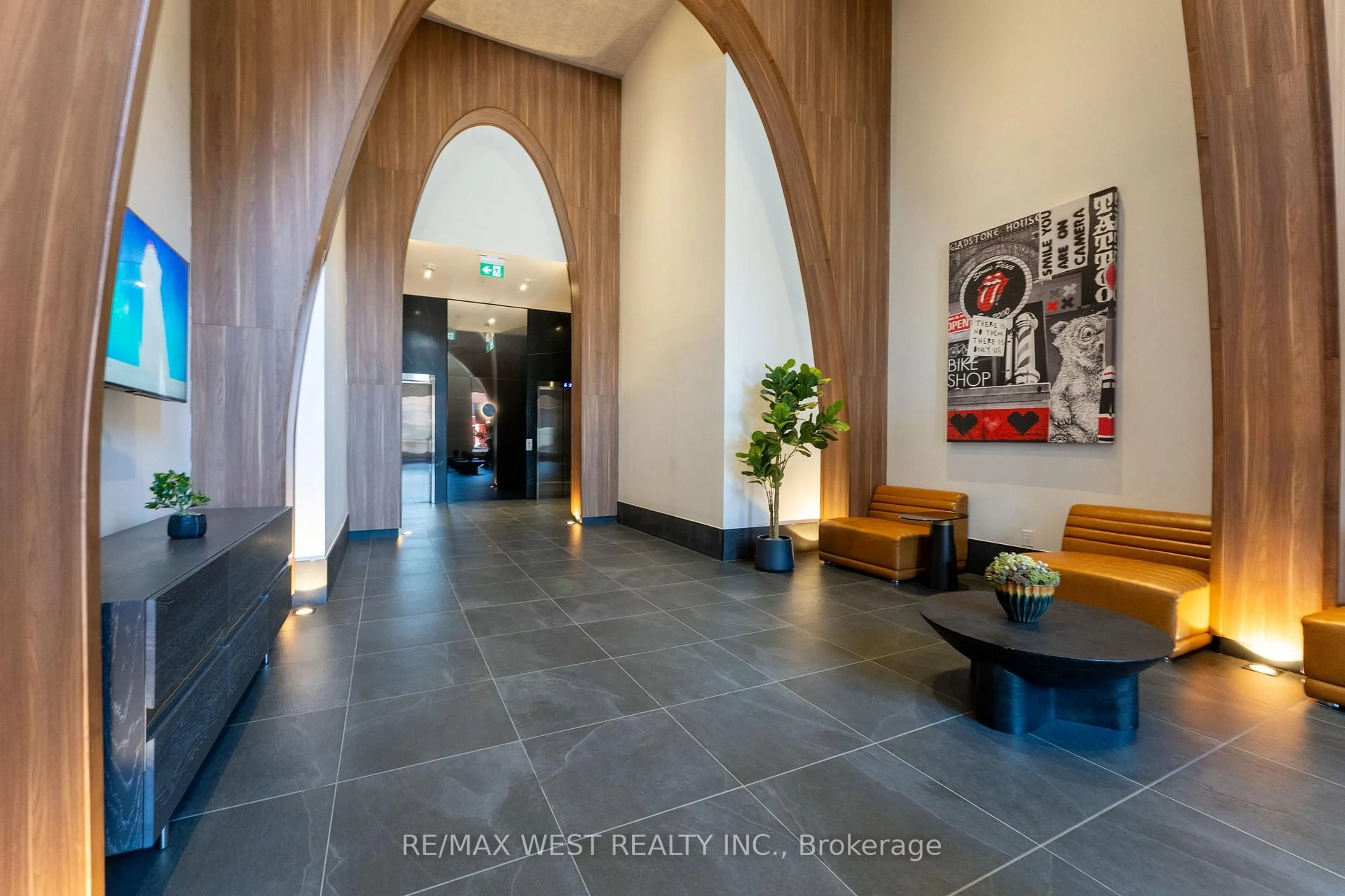 Lobby for 270 Dufferin St #1207, Toronto Ontario M6K 0H8