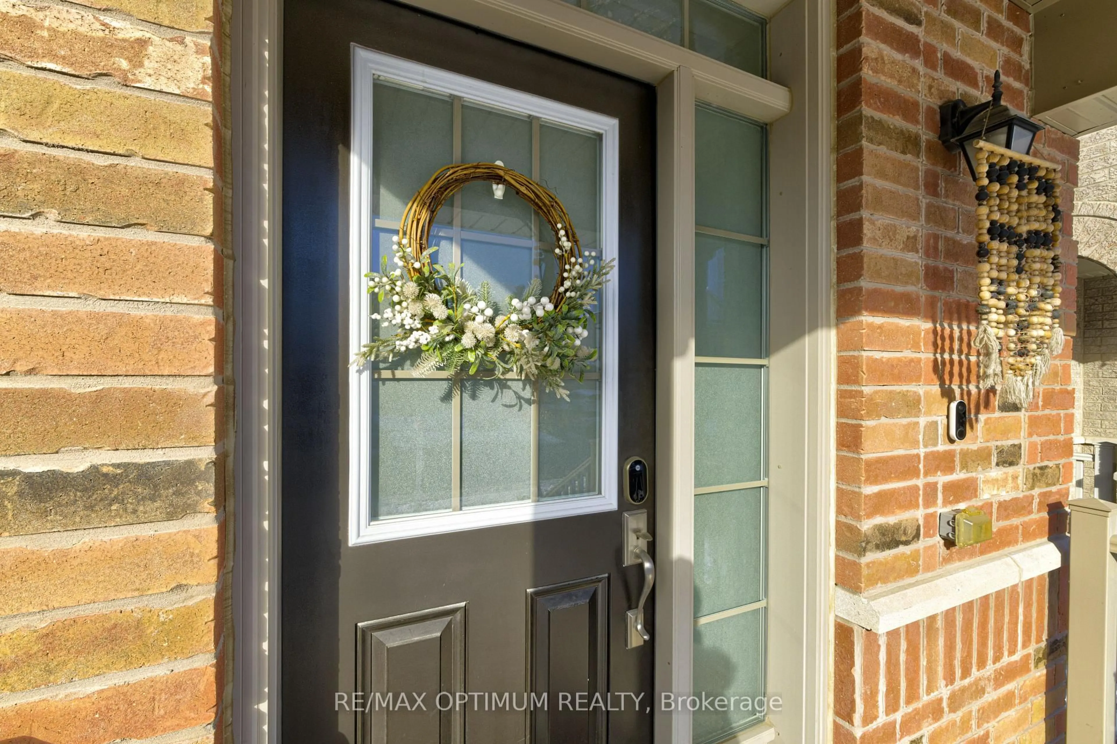 Indoor entryway for 22 Fordham Rd, Brampton Ontario L6Y 6K2