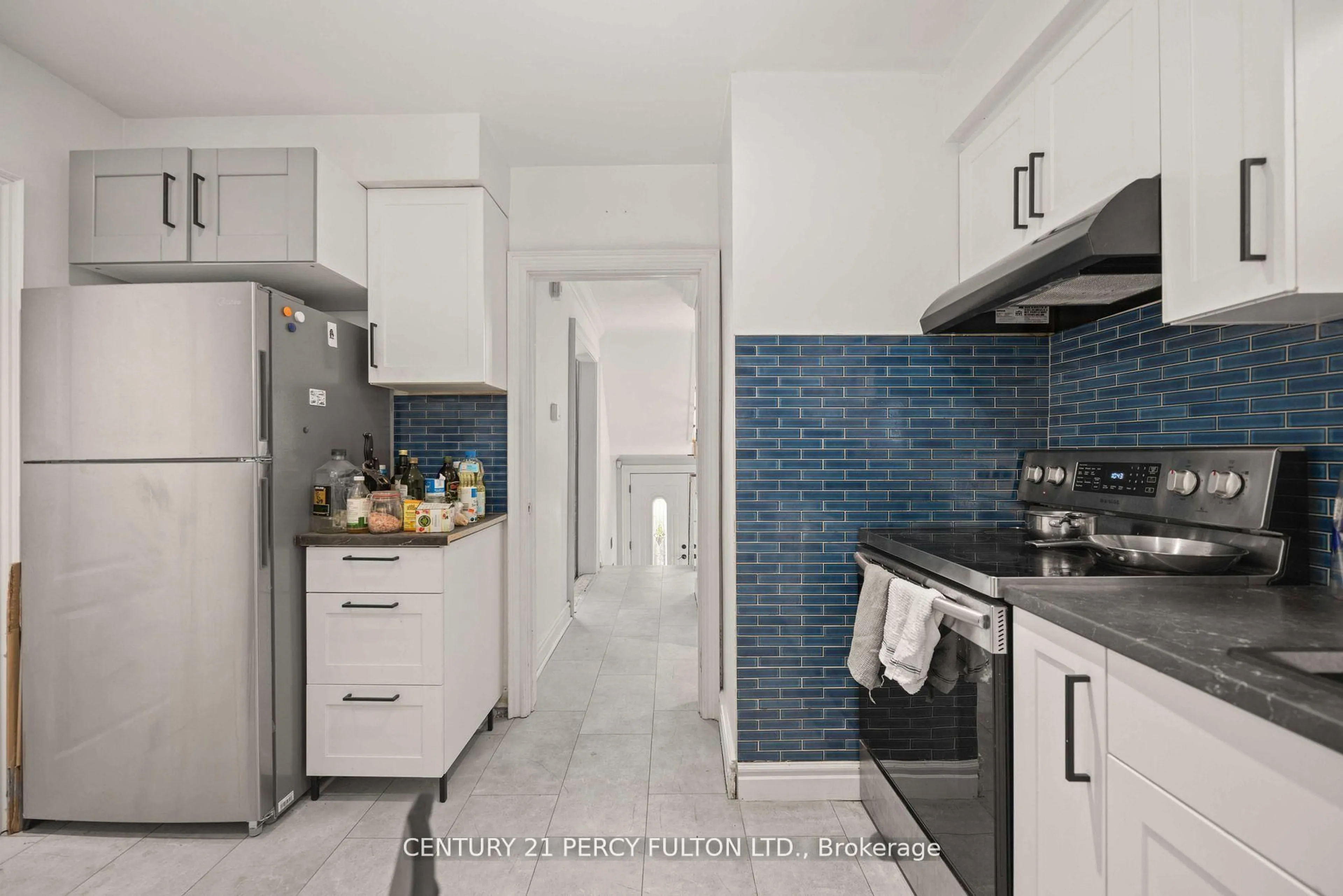 Standard kitchen, ceramic/tile floor for 1344 Davenport Rd, Toronto Ontario M6H 2G9