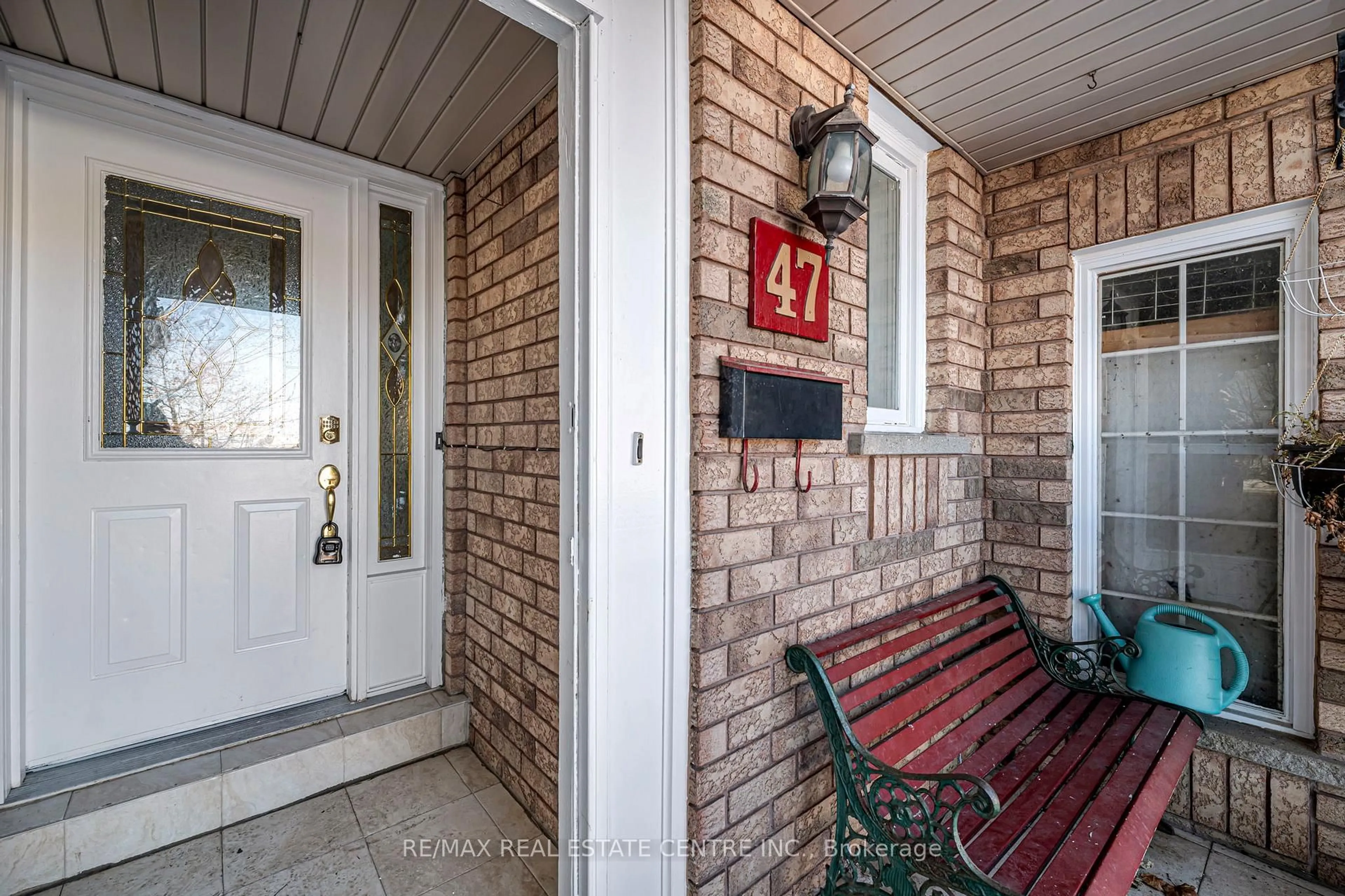 Indoor entryway for 47 Brickyard Way, Brampton Ontario L6V 4L6