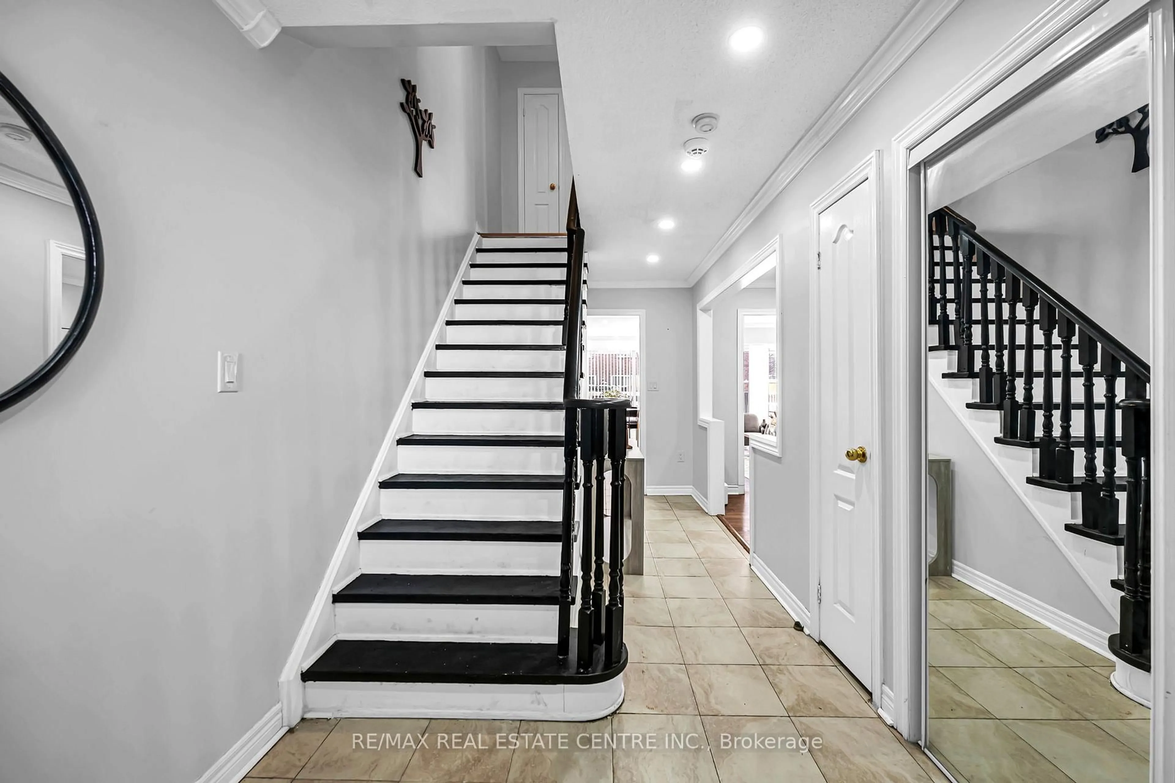 Indoor foyer for 47 Brickyard Way, Brampton Ontario L6V 4L6